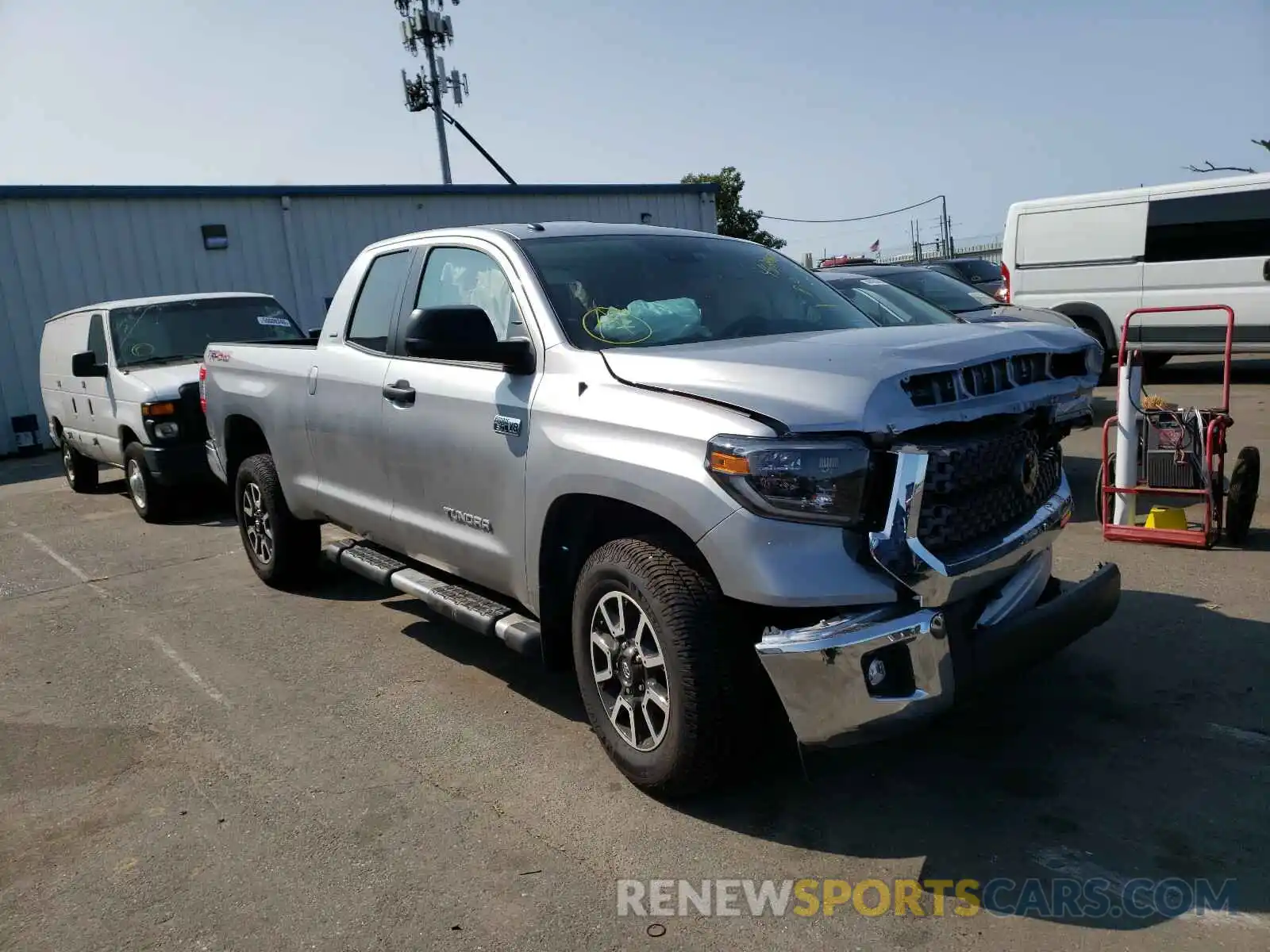 1 Photograph of a damaged car 5TFUY5F11KX864752 TOYOTA TUNDRA 2019