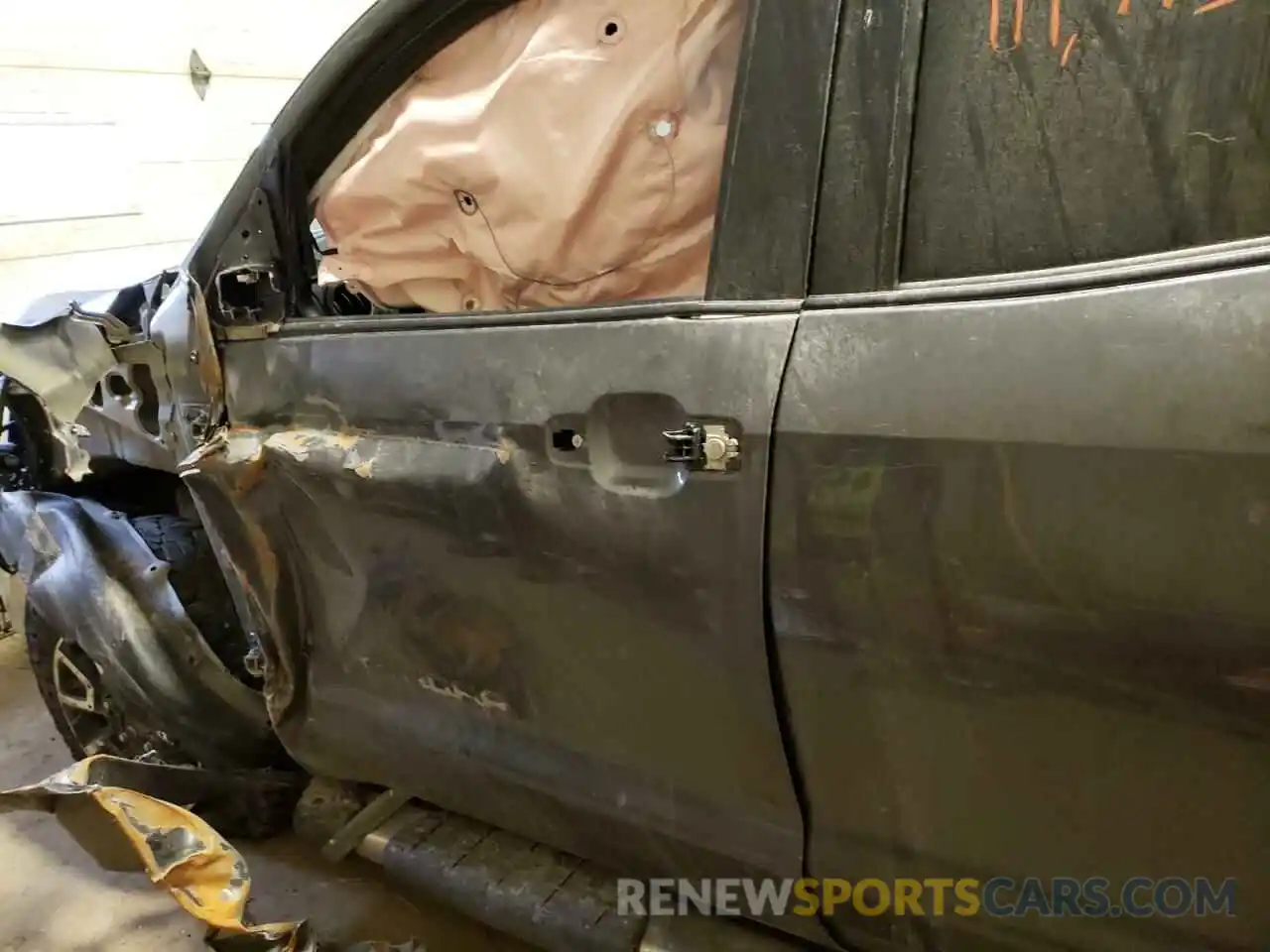 10 Photograph of a damaged car 5TFUY5F12KX781394 TOYOTA TUNDRA 2019