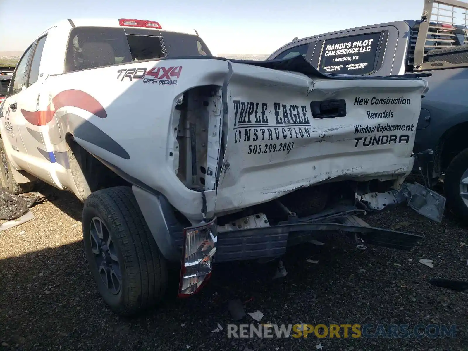 9 Photograph of a damaged car 5TFUY5F12KX869734 TOYOTA TUNDRA 2019