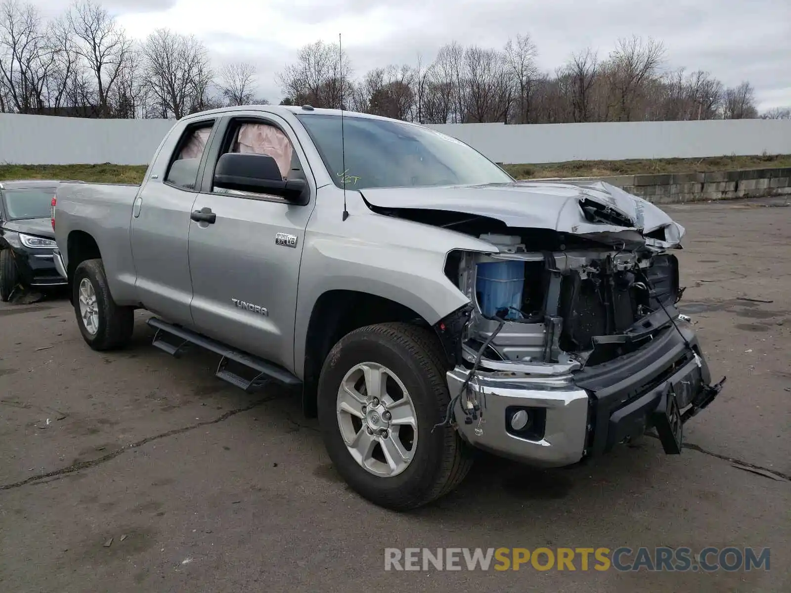 1 Photograph of a damaged car 5TFUY5F13KX790248 TOYOTA TUNDRA 2019