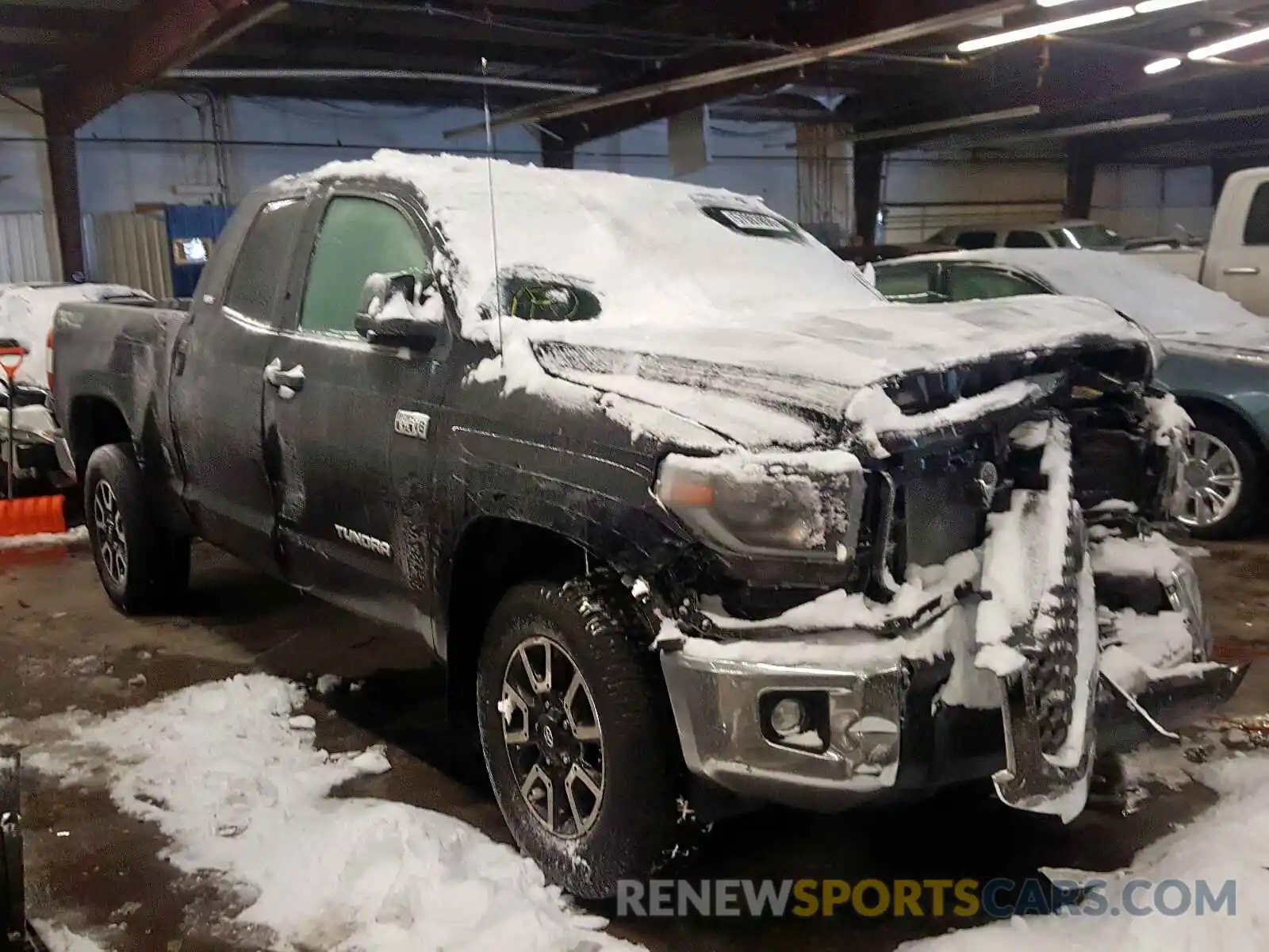 1 Photograph of a damaged car 5TFUY5F13KX800745 TOYOTA TUNDRA 2019