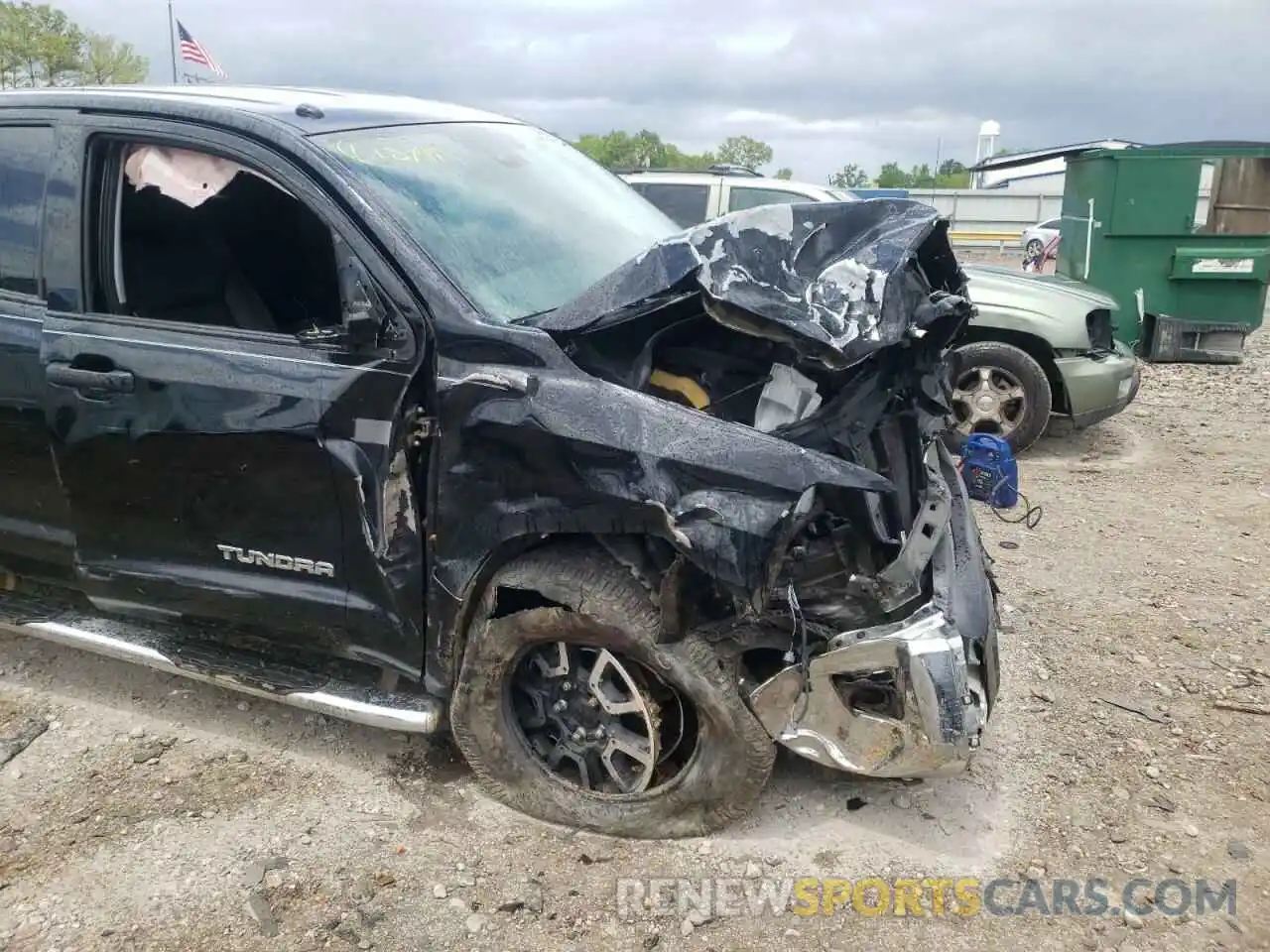 9 Photograph of a damaged car 5TFUY5F14KX832863 TOYOTA TUNDRA 2019