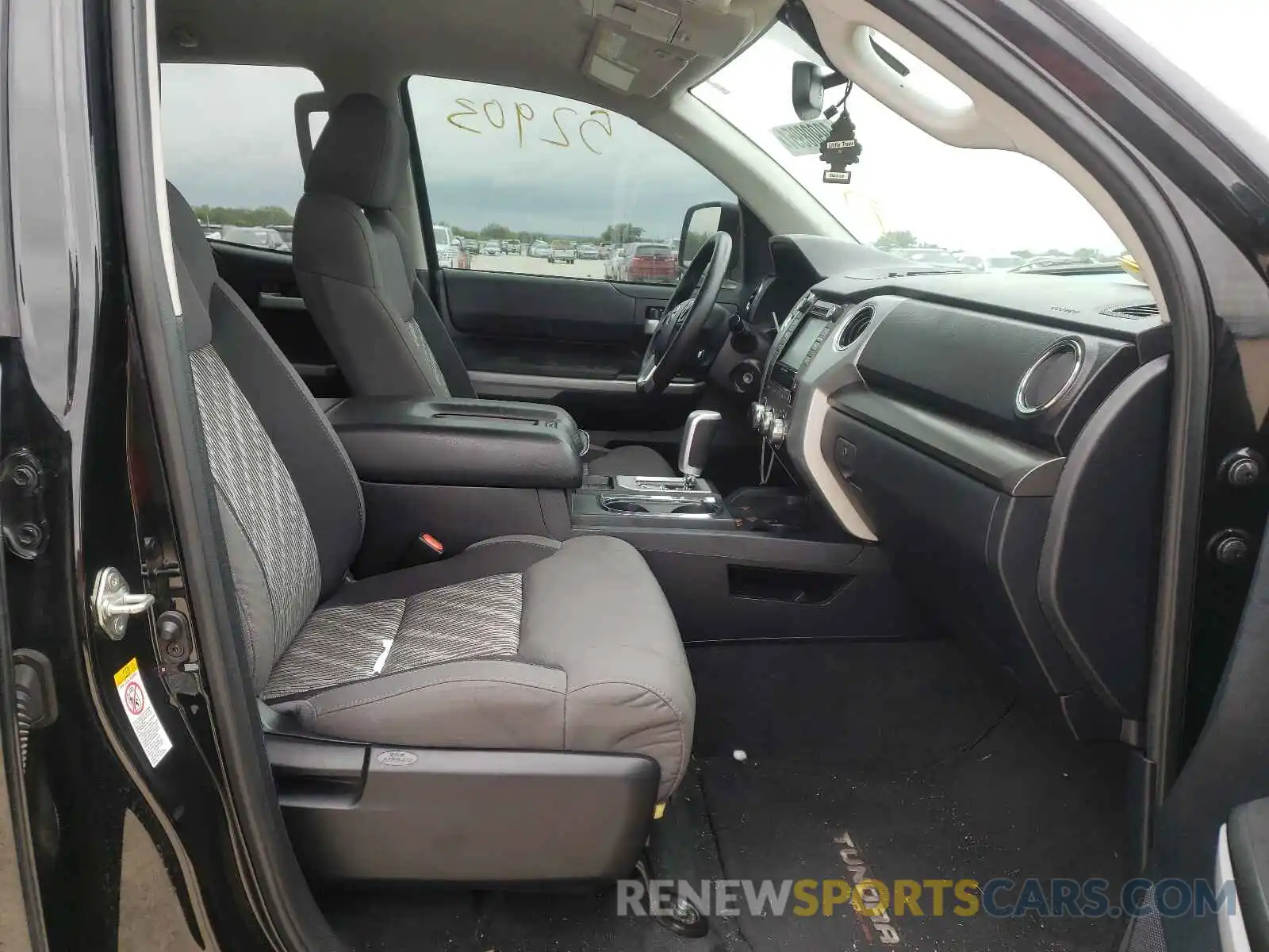 5 Photograph of a damaged car 5TFUY5F14KX833205 TOYOTA TUNDRA 2019