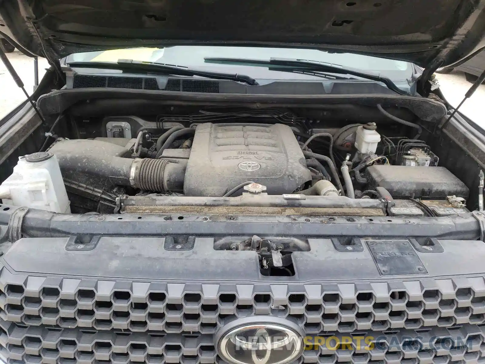 7 Photograph of a damaged car 5TFUY5F14KX833205 TOYOTA TUNDRA 2019