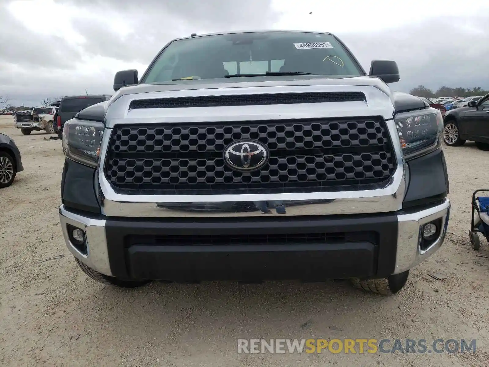 9 Photograph of a damaged car 5TFUY5F14KX833205 TOYOTA TUNDRA 2019