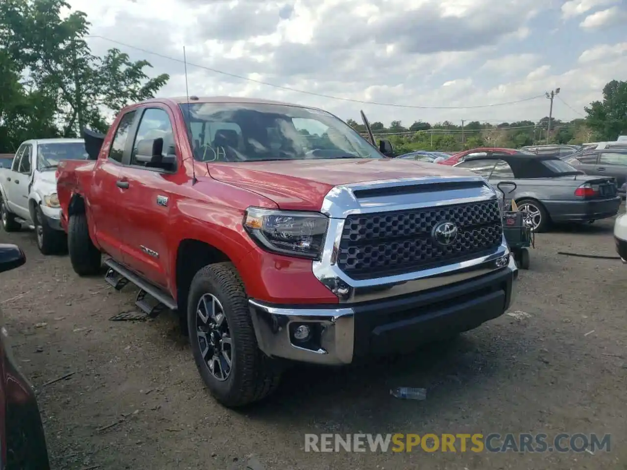 1 Photograph of a damaged car 5TFUY5F15KX834752 TOYOTA TUNDRA 2019