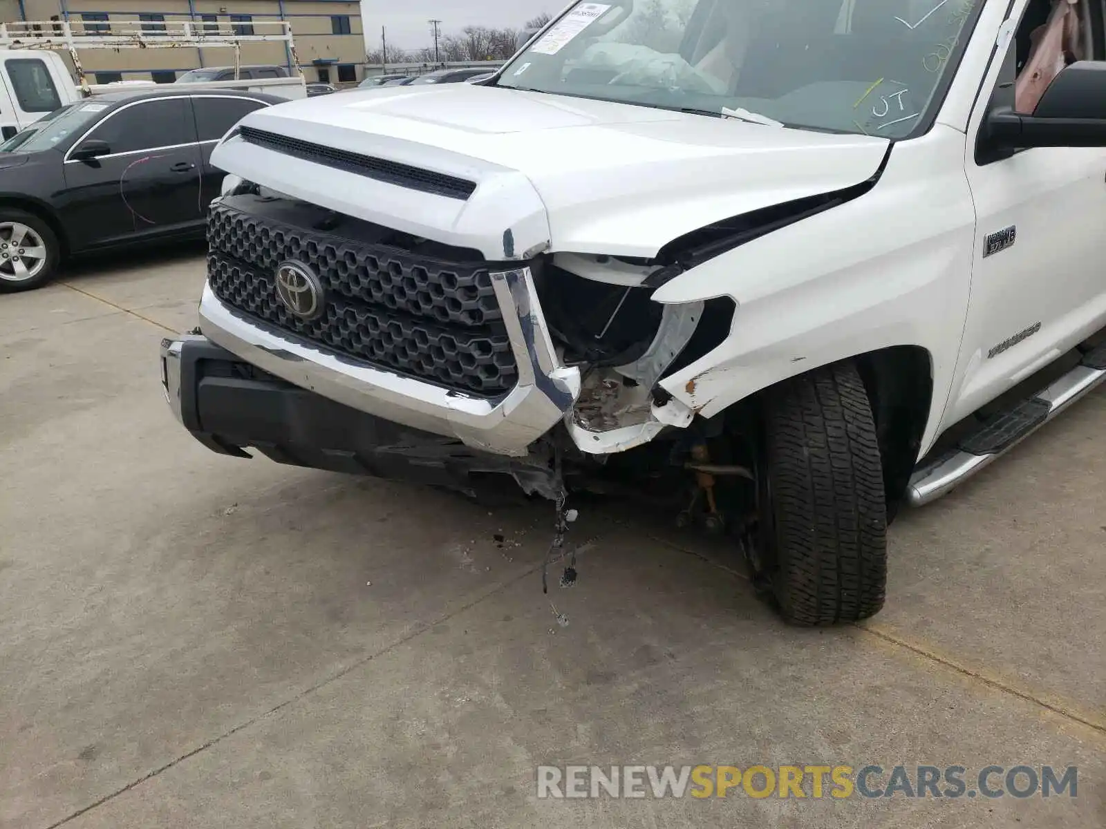 9 Photograph of a damaged car 5TFUY5F15KX834847 TOYOTA TUNDRA 2019