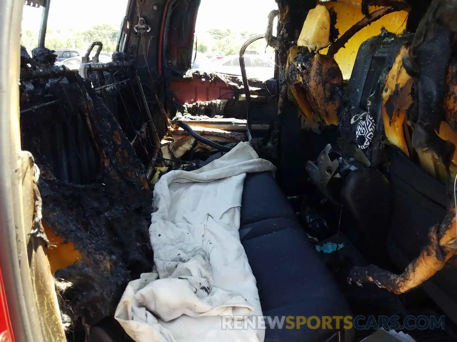 6 Photograph of a damaged car 5TFUY5F16KX779373 TOYOTA TUNDRA 2019