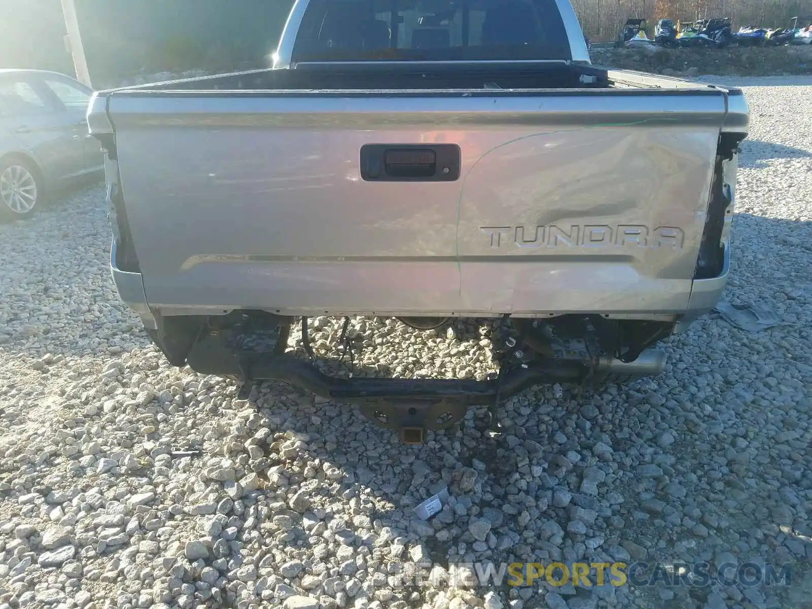 9 Photograph of a damaged car 5TFUY5F16KX842634 TOYOTA TUNDRA 2019