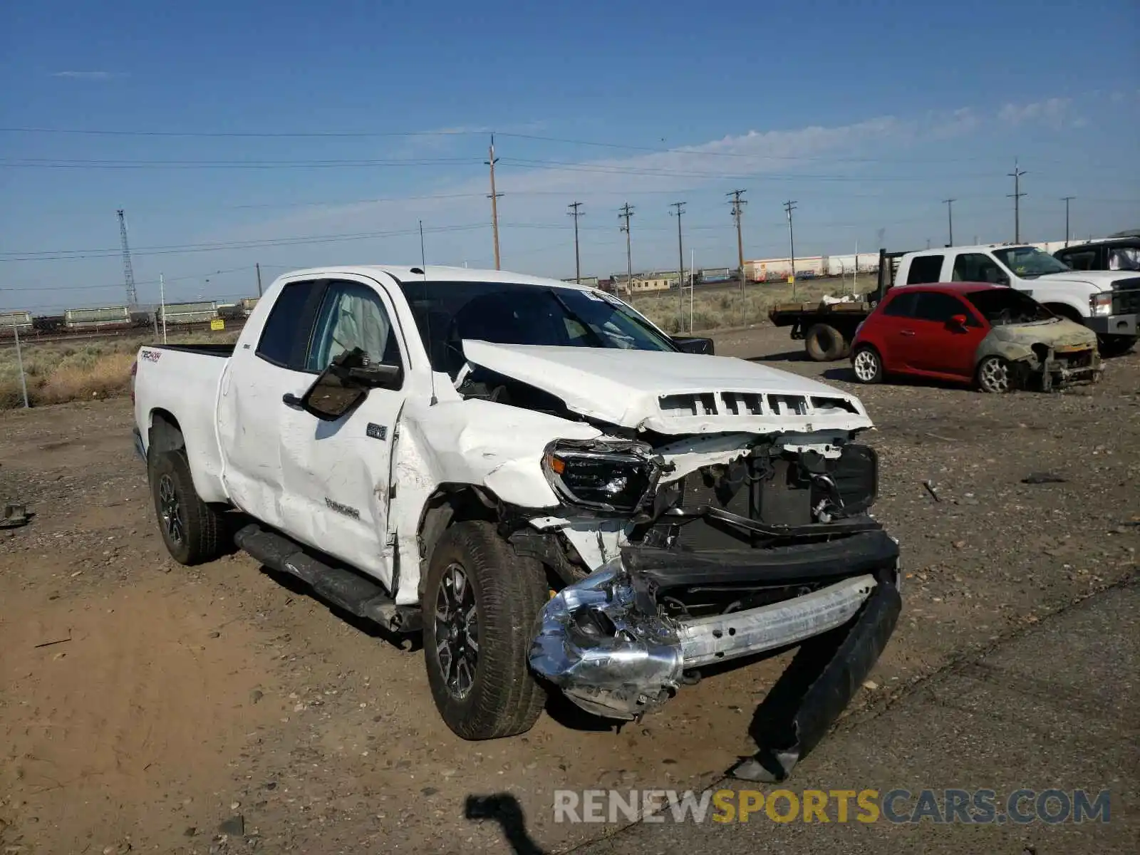 1 Фотография поврежденного автомобиля 5TFUY5F17KX794173 TOYOTA TUNDRA 2019