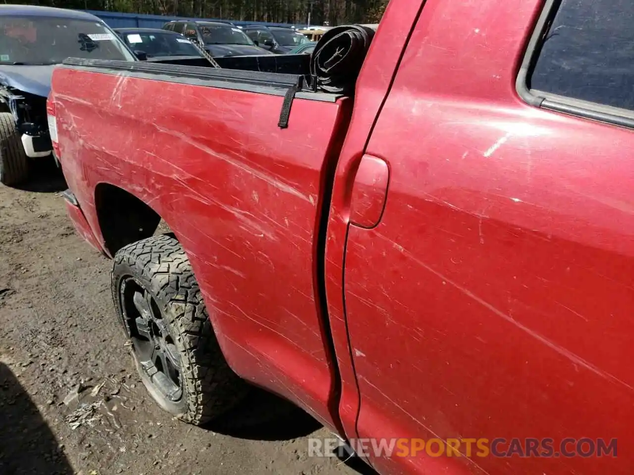 9 Photograph of a damaged car 5TFUY5F17KX804958 TOYOTA TUNDRA 2019