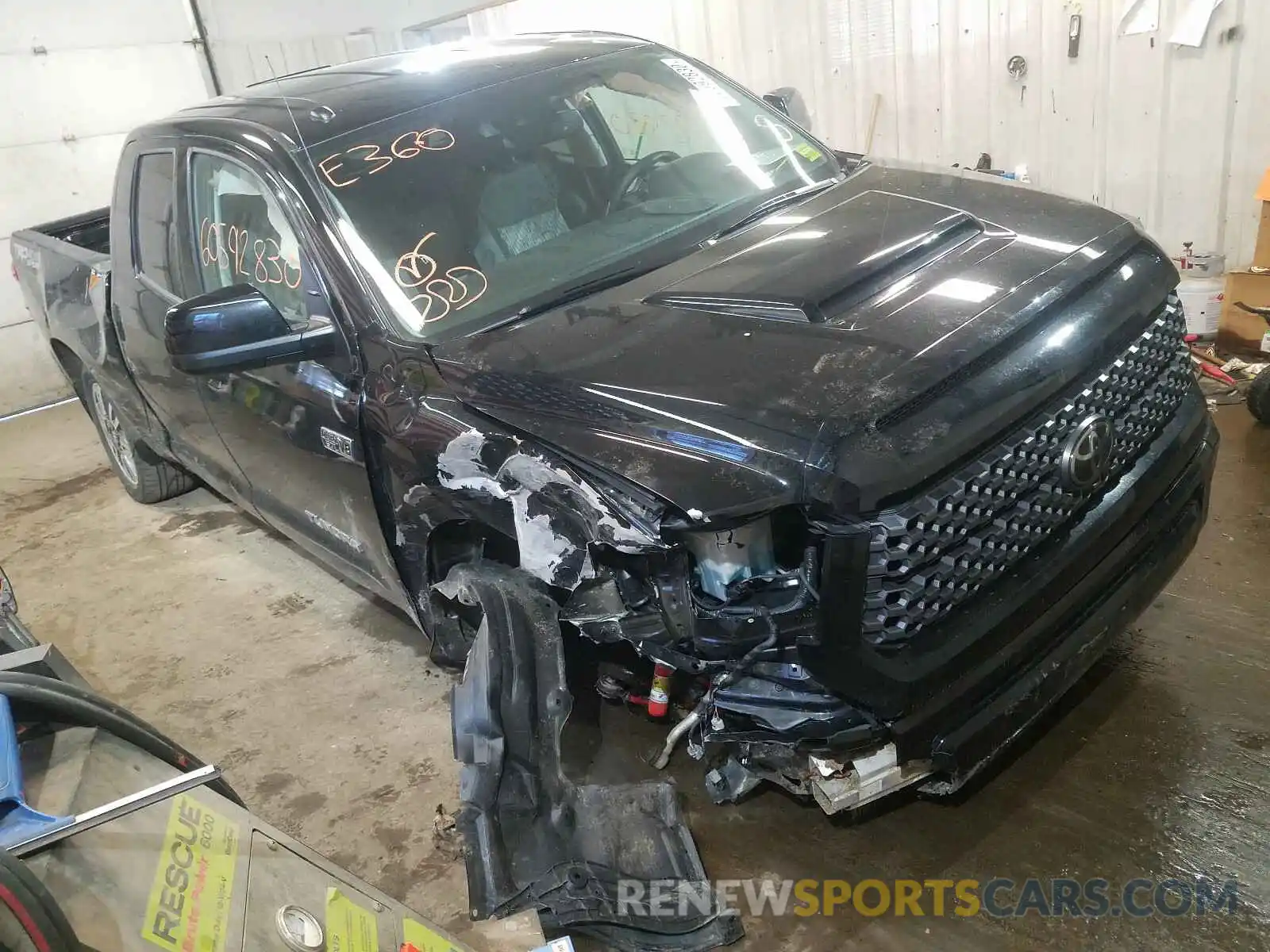 1 Photograph of a damaged car 5TFUY5F17KX827527 TOYOTA TUNDRA 2019