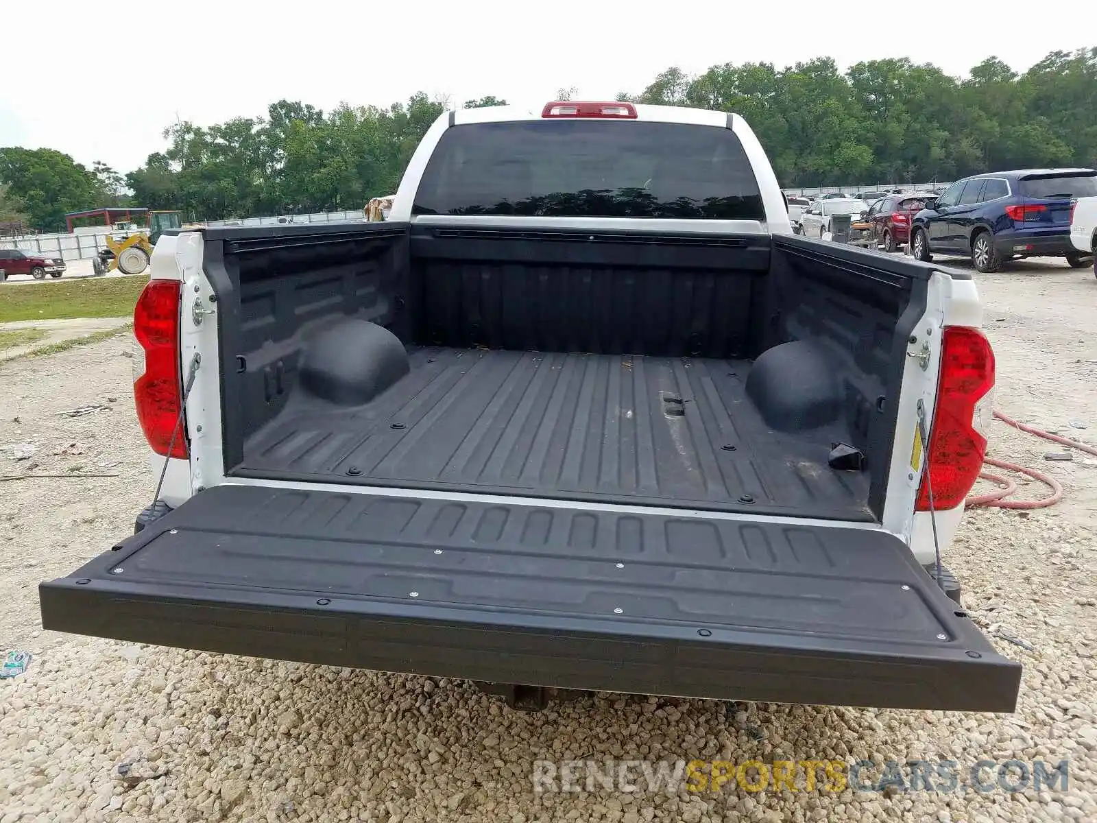 9 Photograph of a damaged car 5TFUY5F17KX848894 TOYOTA TUNDRA 2019