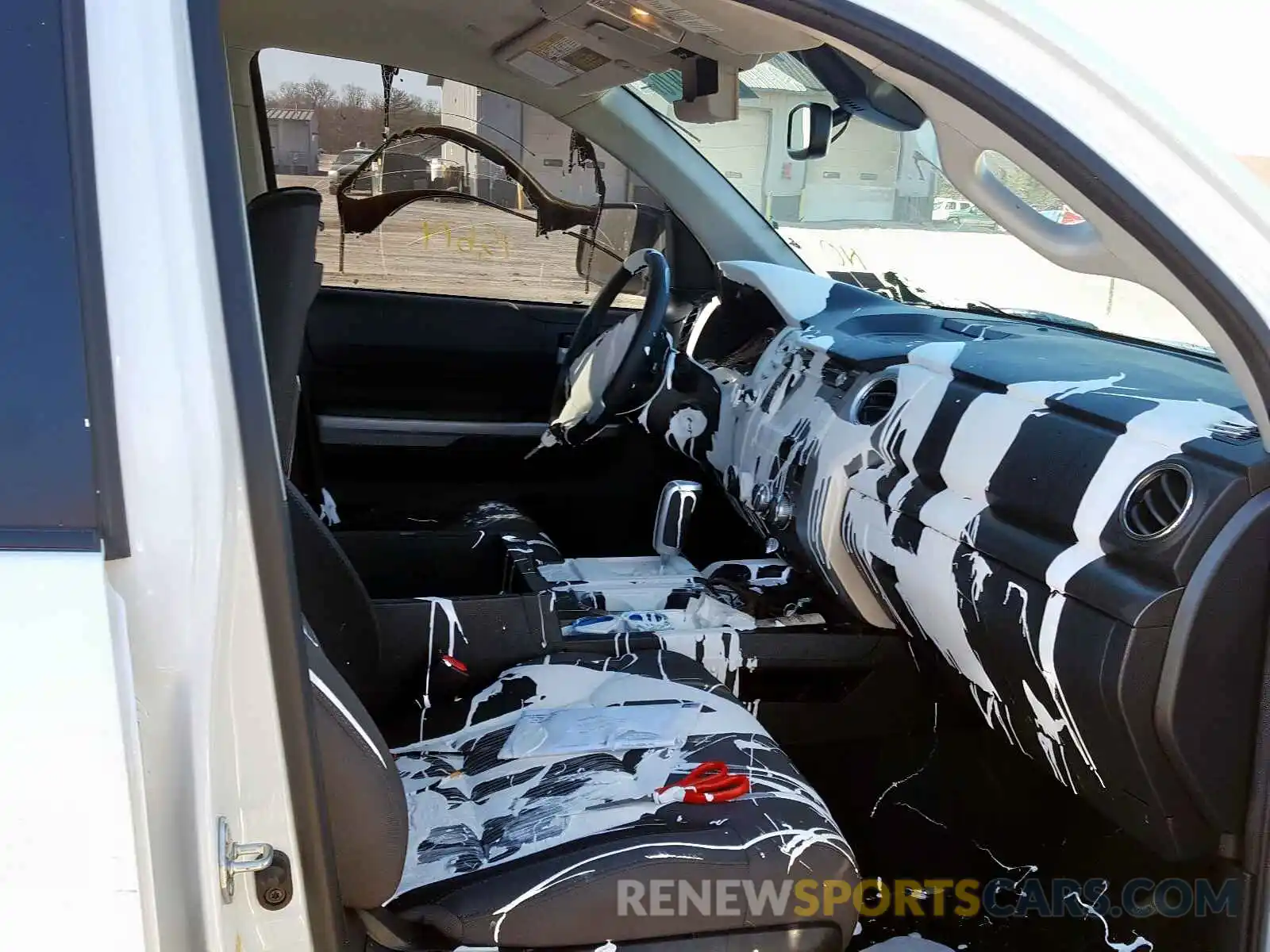 5 Photograph of a damaged car 5TFUY5F17KX853786 TOYOTA TUNDRA 2019