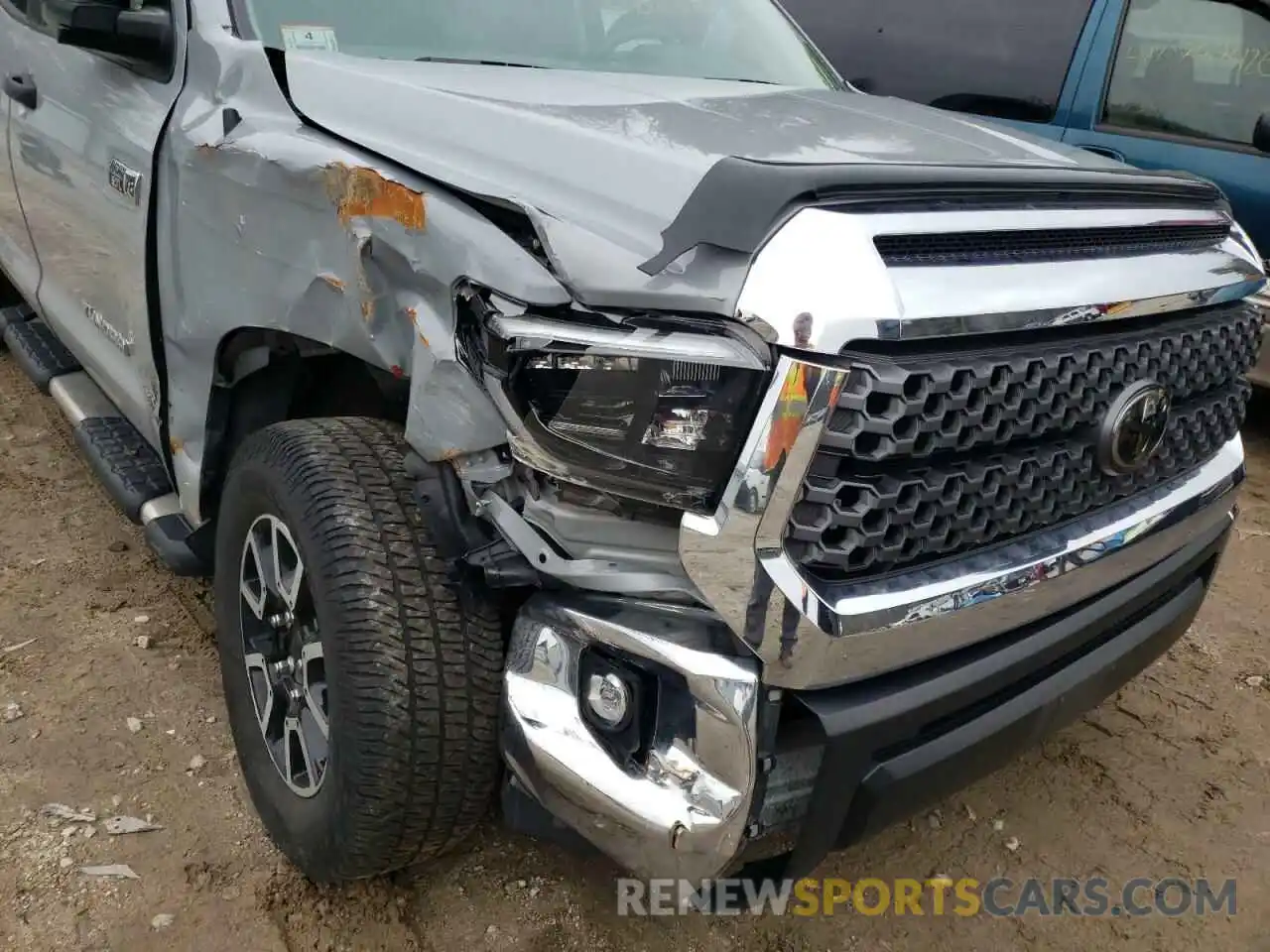 9 Photograph of a damaged car 5TFUY5F18KX813376 TOYOTA TUNDRA 2019