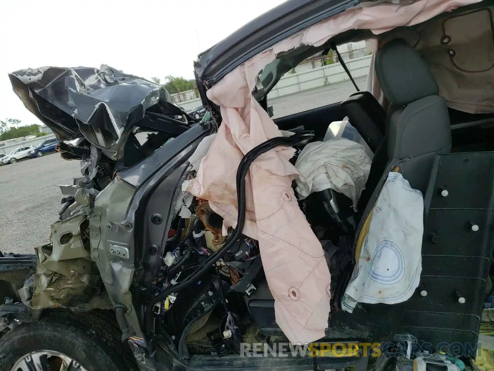 5 Photograph of a damaged car 5TFUY5F19KX781473 TOYOTA TUNDRA 2019