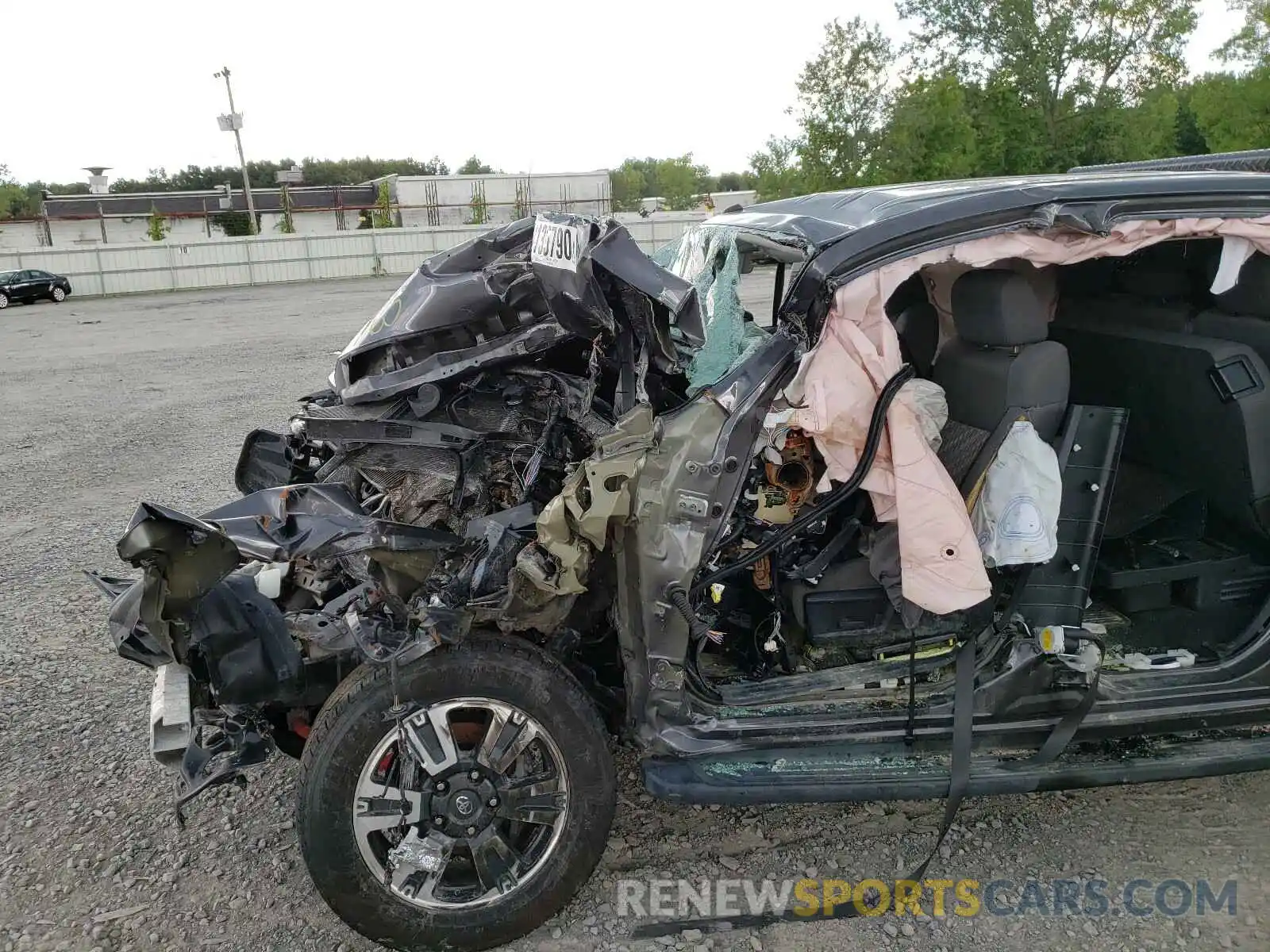 9 Photograph of a damaged car 5TFUY5F19KX781473 TOYOTA TUNDRA 2019