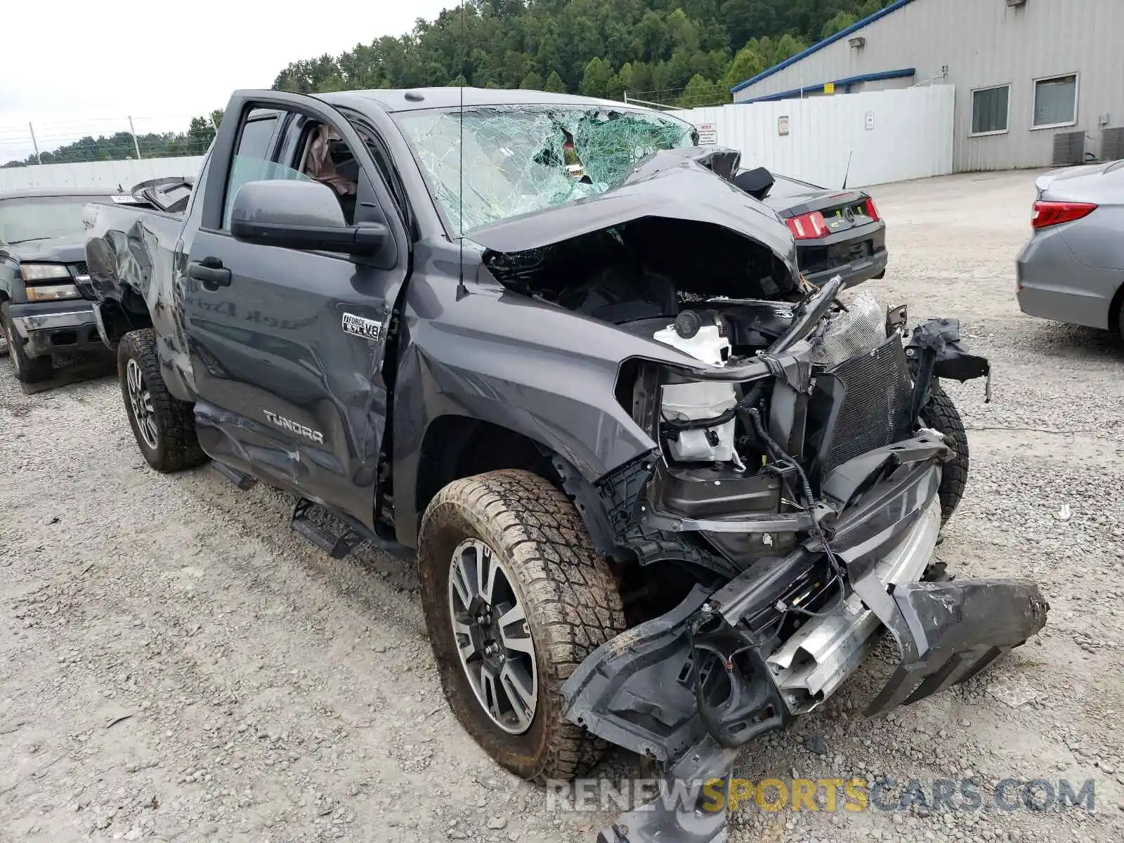 1 Photograph of a damaged car 5TFUY5F19KX796555 TOYOTA TUNDRA 2019