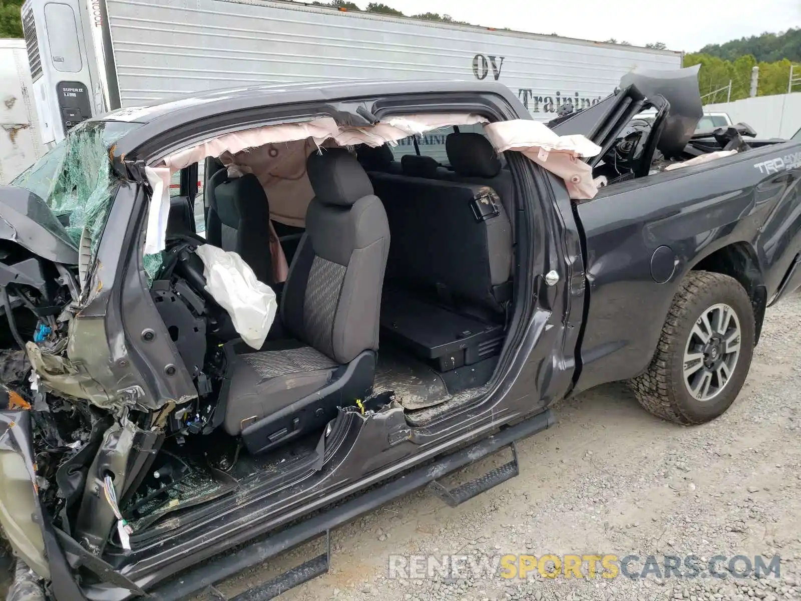 10 Photograph of a damaged car 5TFUY5F19KX796555 TOYOTA TUNDRA 2019