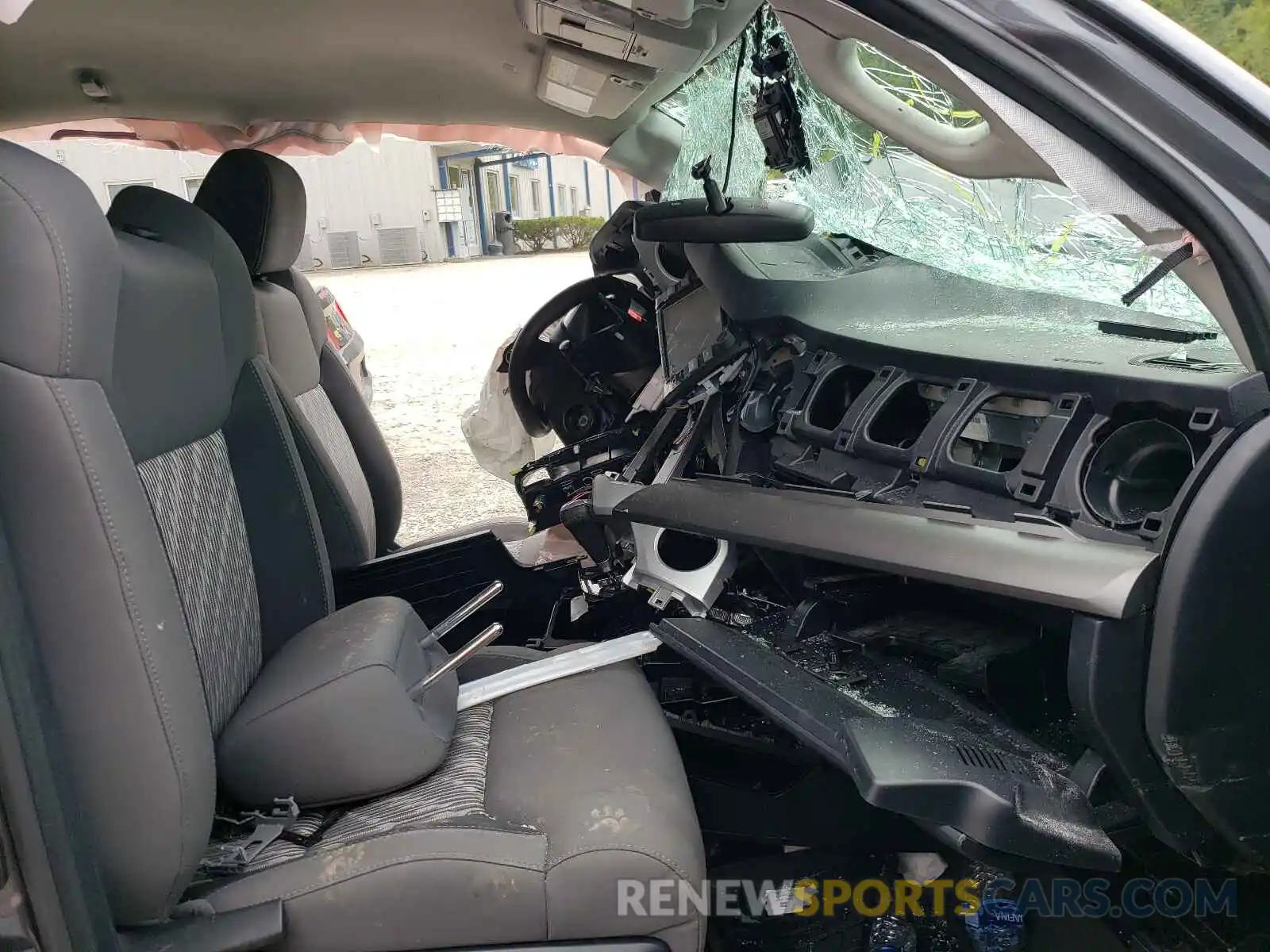 5 Photograph of a damaged car 5TFUY5F19KX796555 TOYOTA TUNDRA 2019