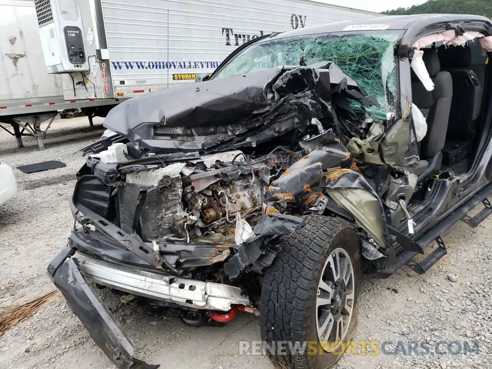 9 Photograph of a damaged car 5TFUY5F19KX796555 TOYOTA TUNDRA 2019