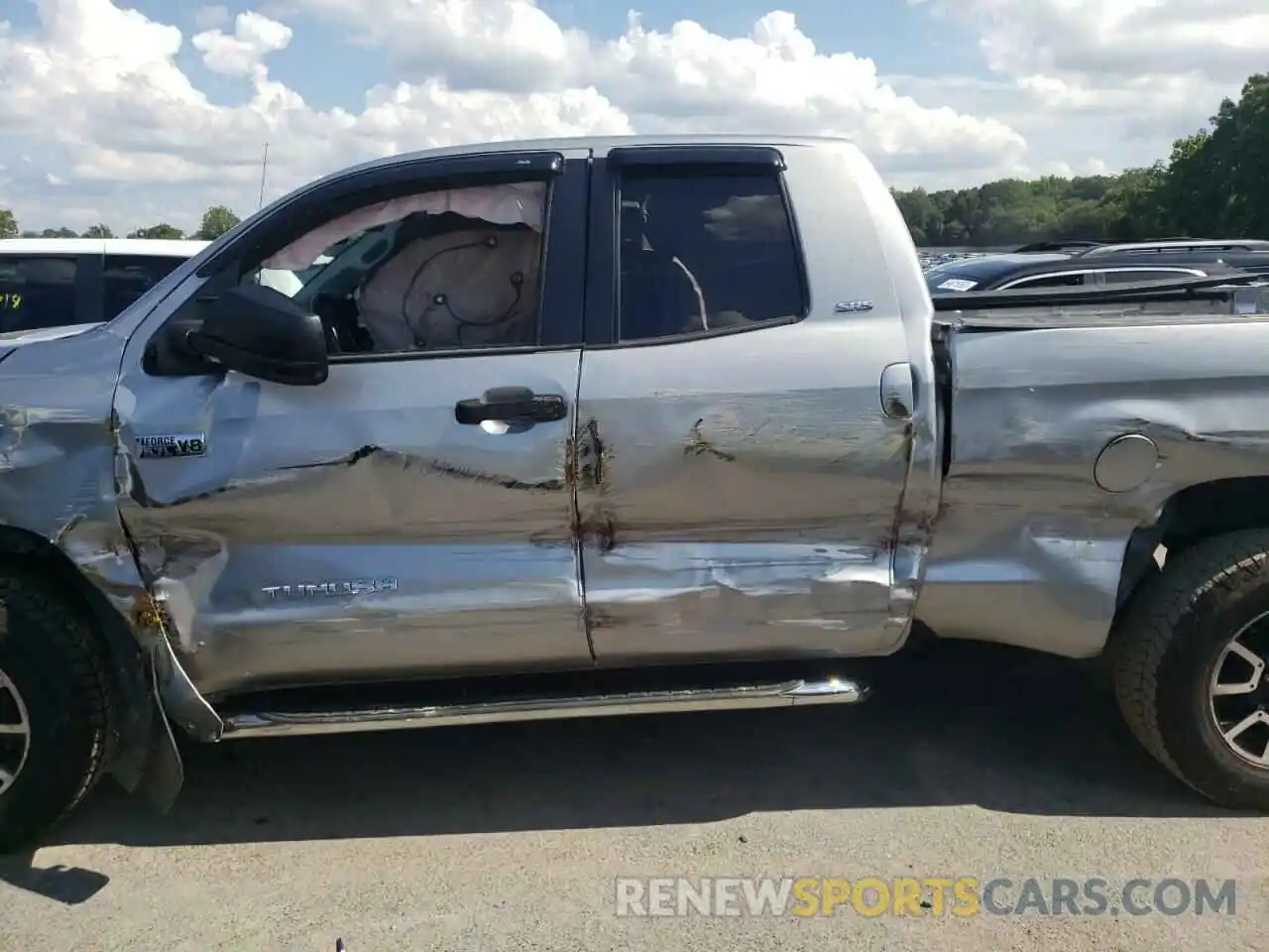 9 Photograph of a damaged car 5TFUY5F19KX817260 TOYOTA TUNDRA 2019