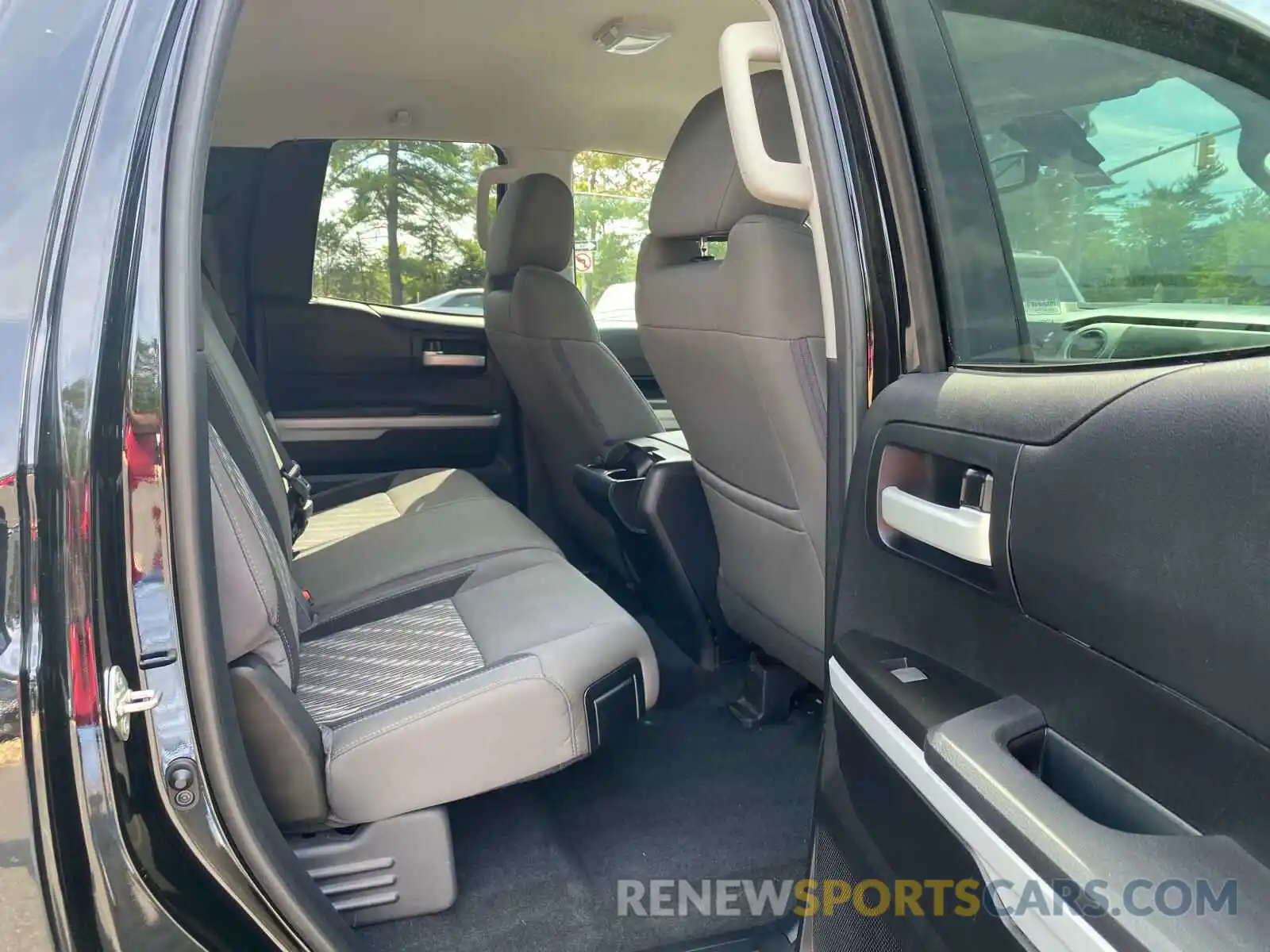 6 Photograph of a damaged car 5TFUY5F19KX821681 TOYOTA TUNDRA 2019