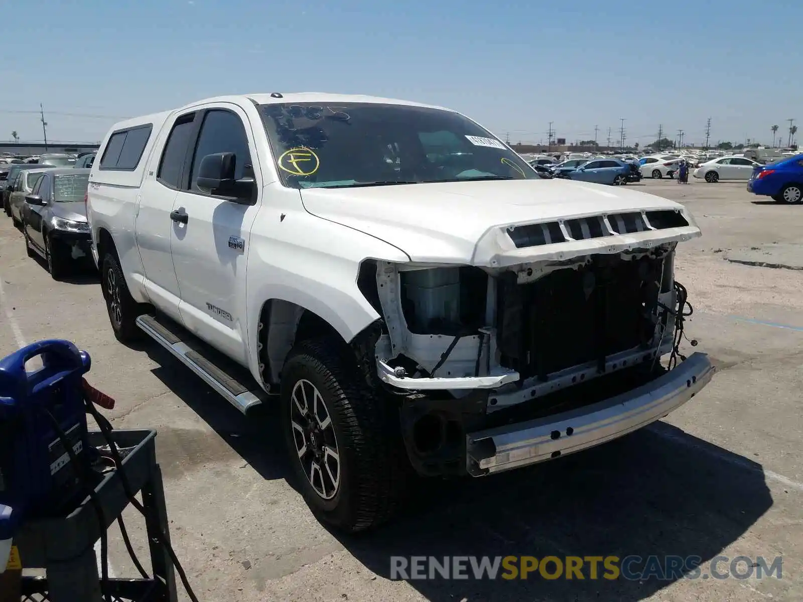 1 Photograph of a damaged car 5TFUY5F19KX825164 TOYOTA TUNDRA 2019