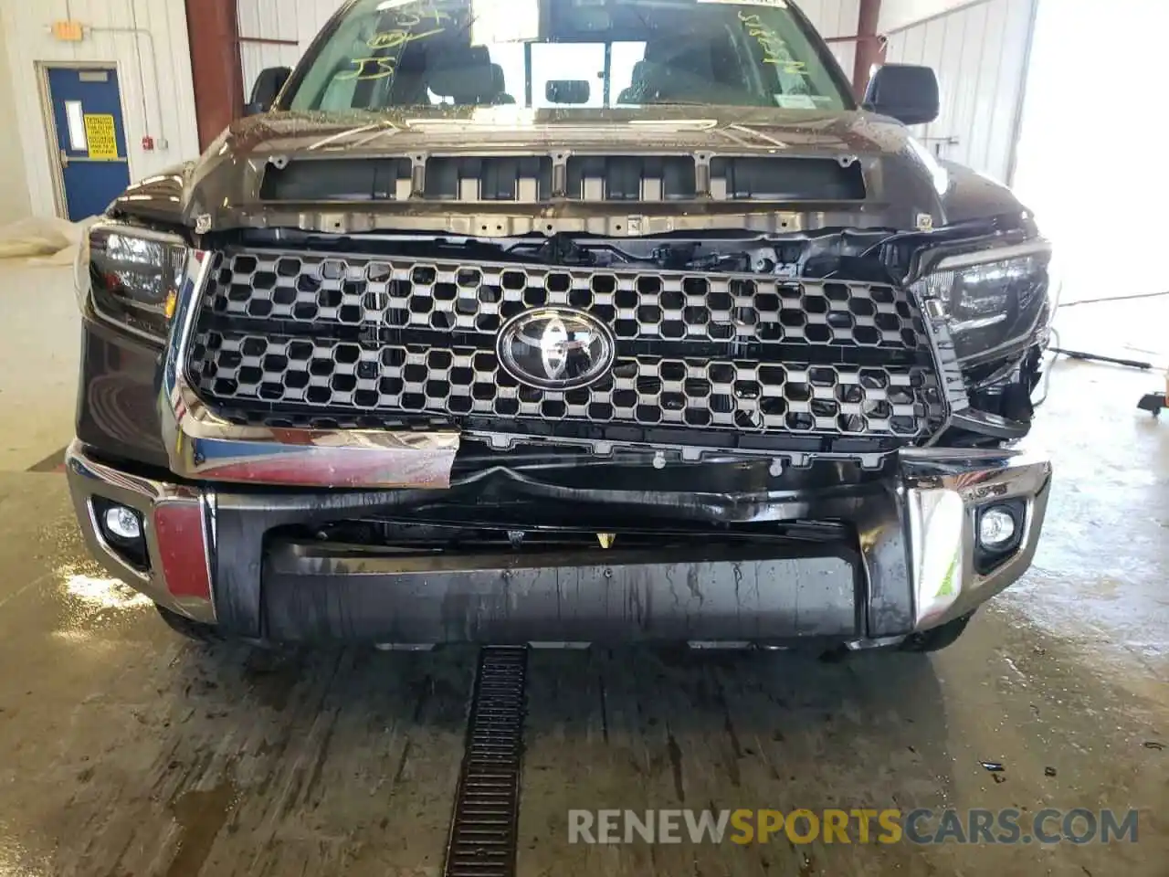 9 Photograph of a damaged car 5TFUY5F1XKX819017 TOYOTA TUNDRA 2019