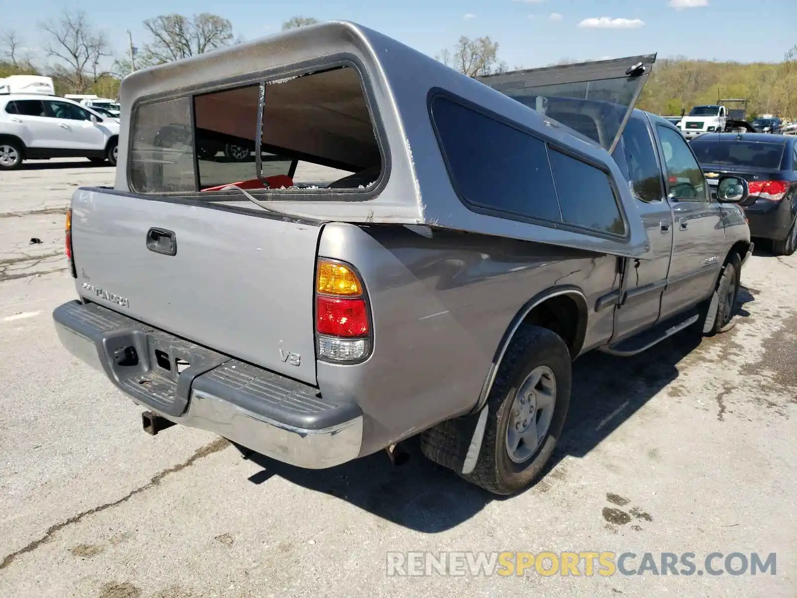 4 Photograph of a damaged car 5TBRT3410YS106811 TOYOTA TUNDRA 2020