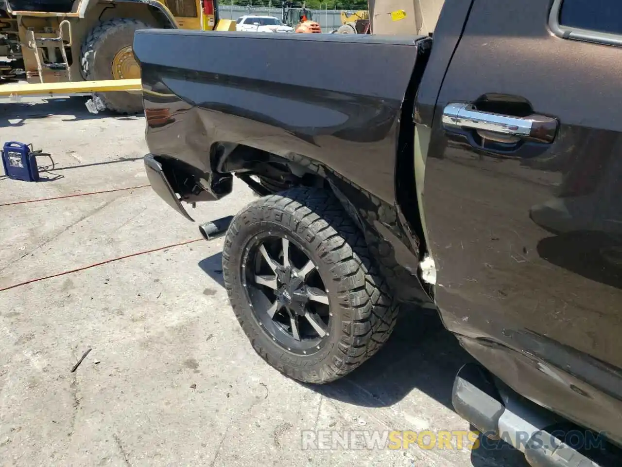 9 Фотография поврежденного автомобиля 5TFAY5F10LX899223 TOYOTA TUNDRA 2020