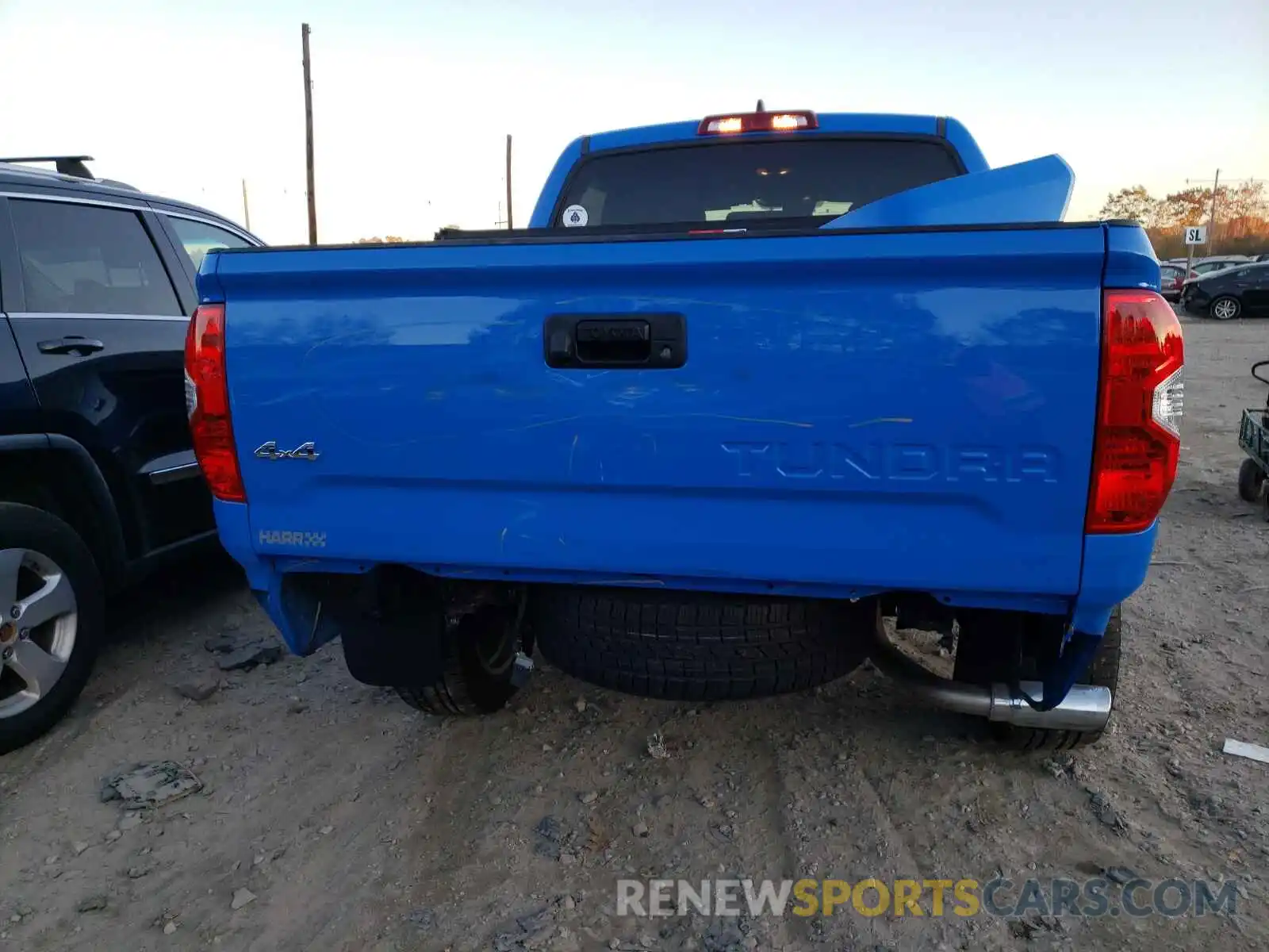 9 Photograph of a damaged car 5TFAY5F17LX883522 TOYOTA TUNDRA 2020