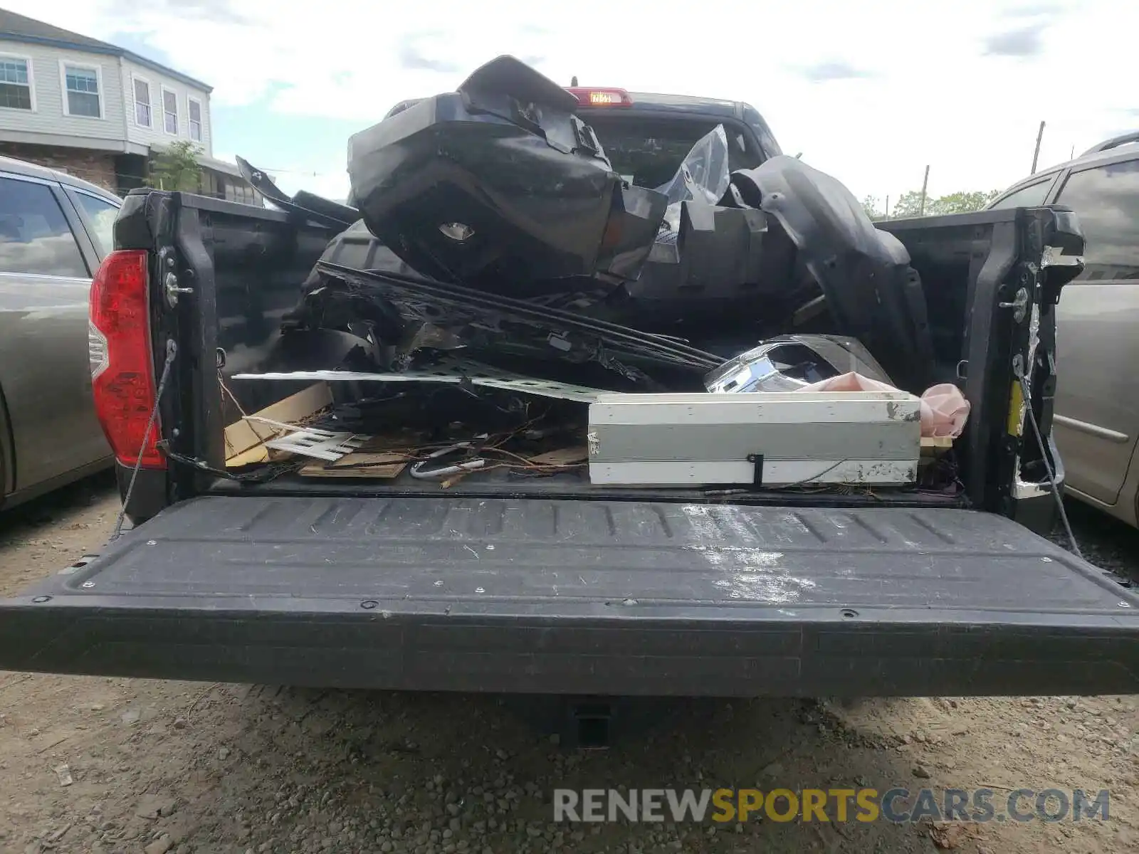 9 Photograph of a damaged car 5TFAY5F19LX927617 TOYOTA TUNDRA 2020