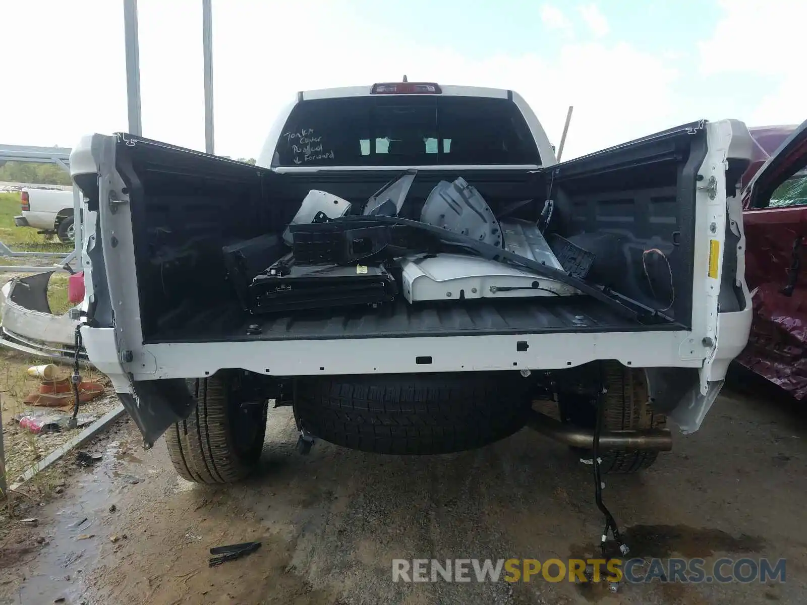 9 Photograph of a damaged car 5TFBY5F10LX891644 TOYOTA TUNDRA 2020