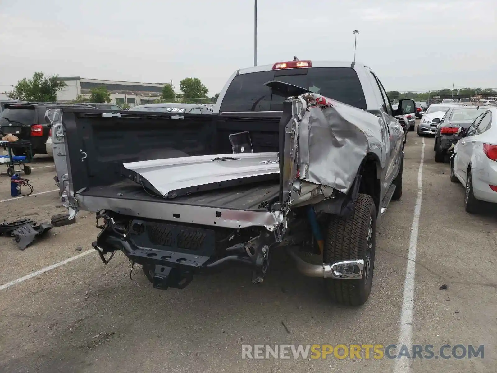 9 Photograph of a damaged car 5TFBY5F1XLX902200 TOYOTA TUNDRA 2020