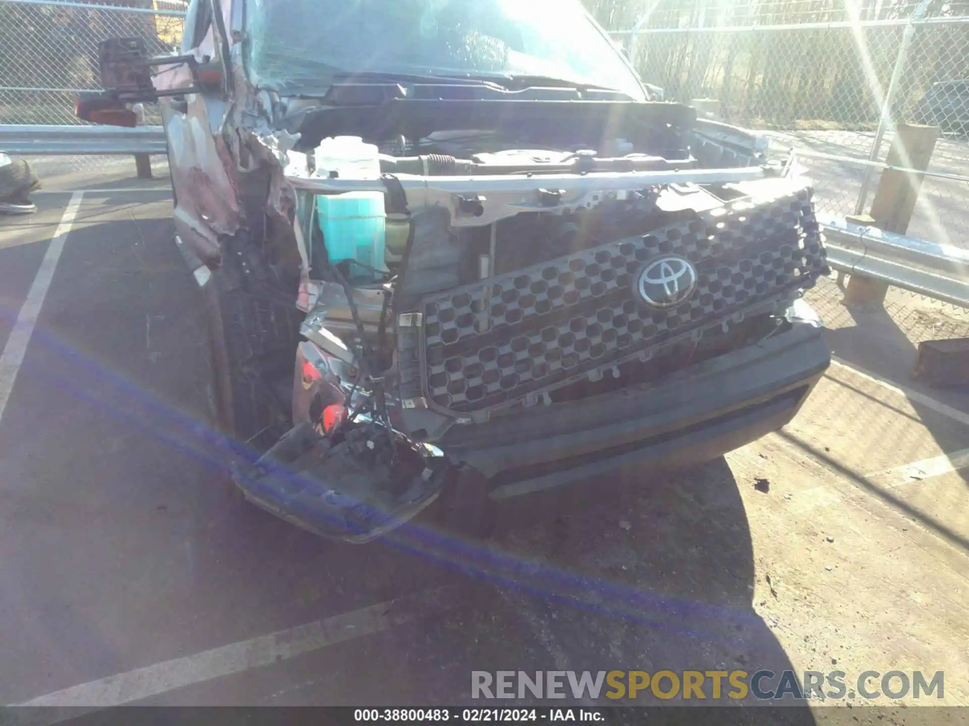 18 Photograph of a damaged car 5TFCY5F14LX025725 TOYOTA TUNDRA 2020