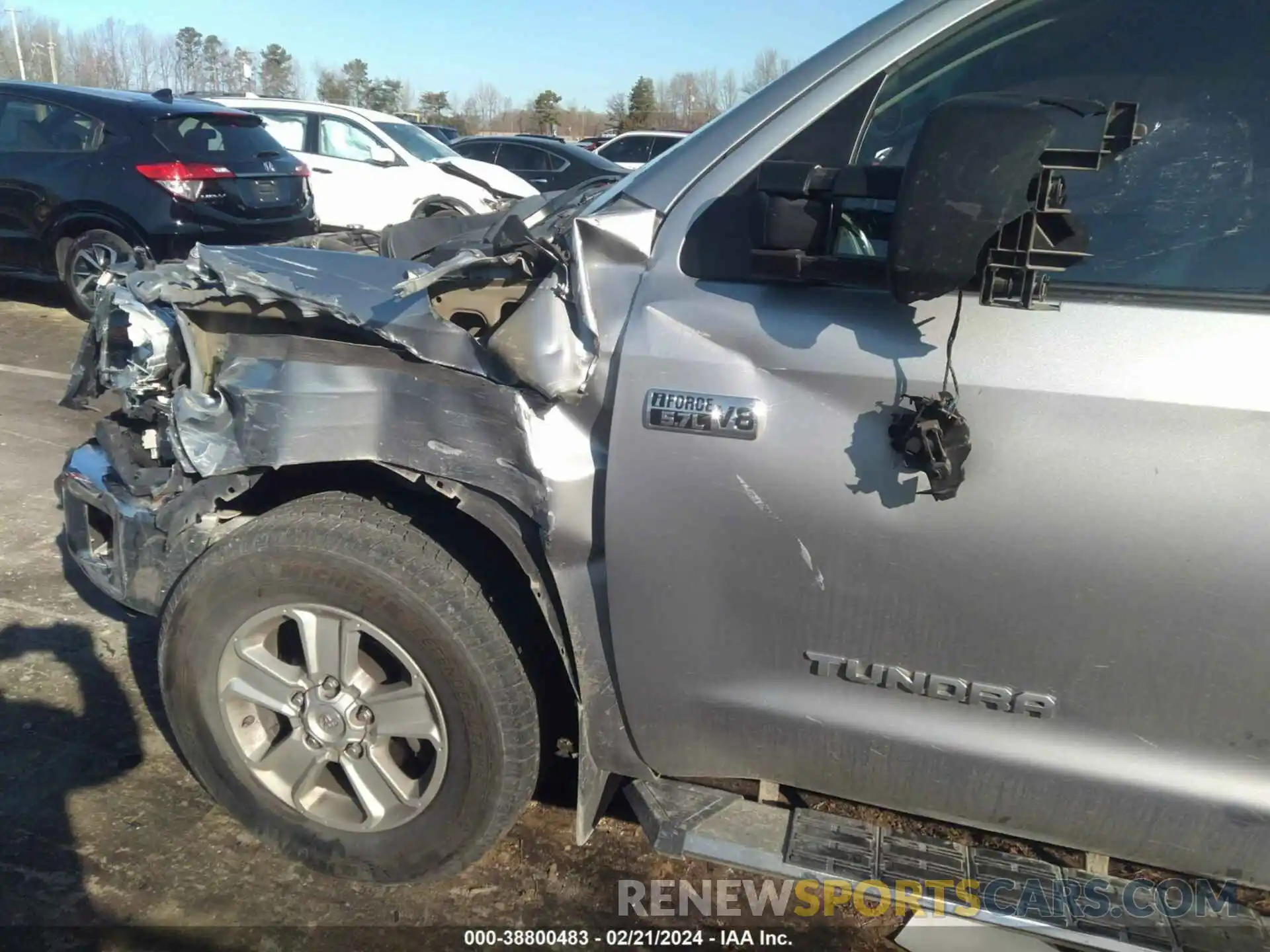 19 Photograph of a damaged car 5TFCY5F14LX025725 TOYOTA TUNDRA 2020