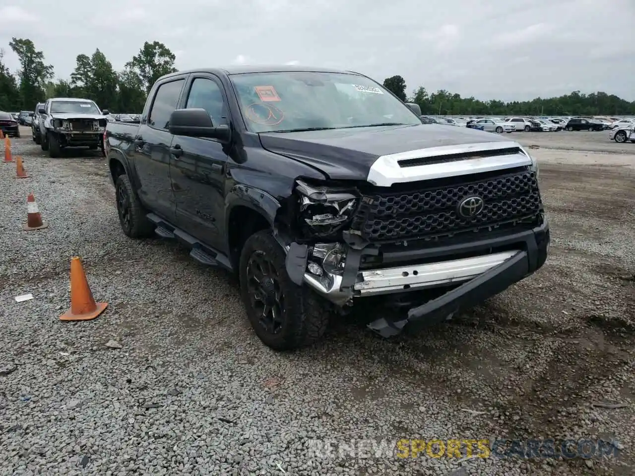 1 Photograph of a damaged car 5TFDY5F10LX895976 TOYOTA TUNDRA 2020