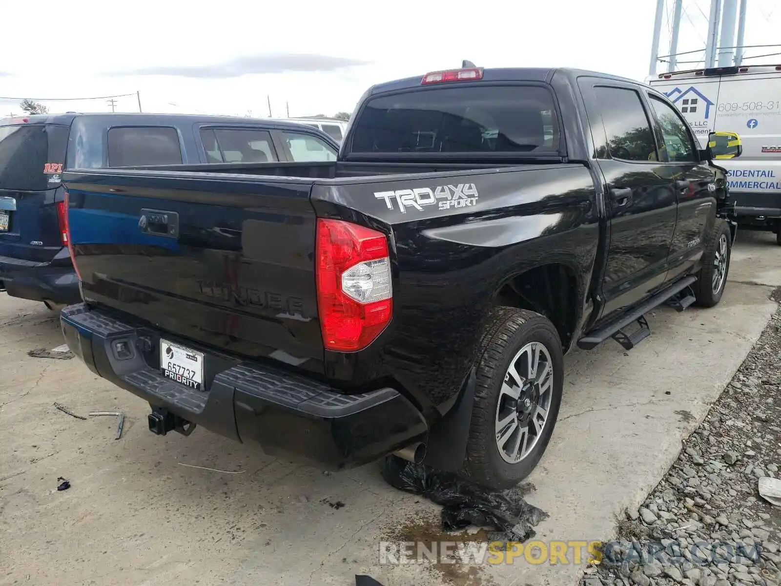 4 Photograph of a damaged car 5TFDY5F10LX903333 TOYOTA TUNDRA 2020