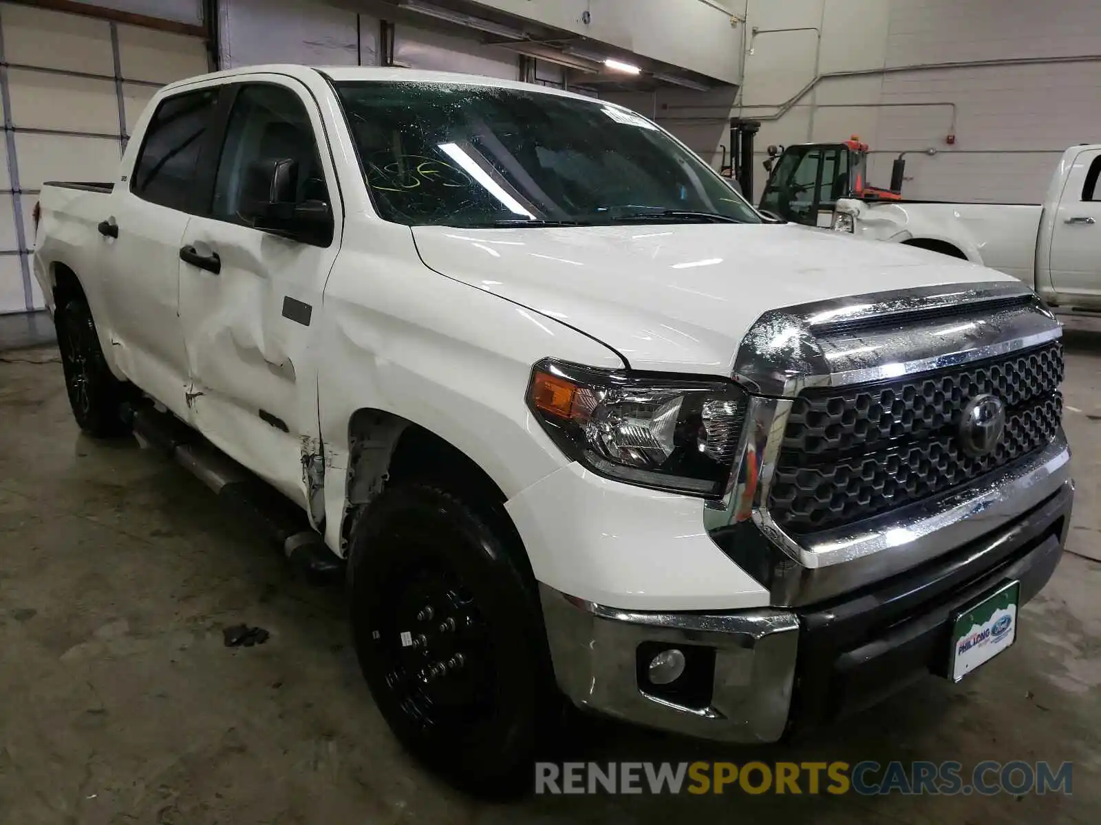 1 Photograph of a damaged car 5TFDY5F10LX903445 TOYOTA TUNDRA 2020