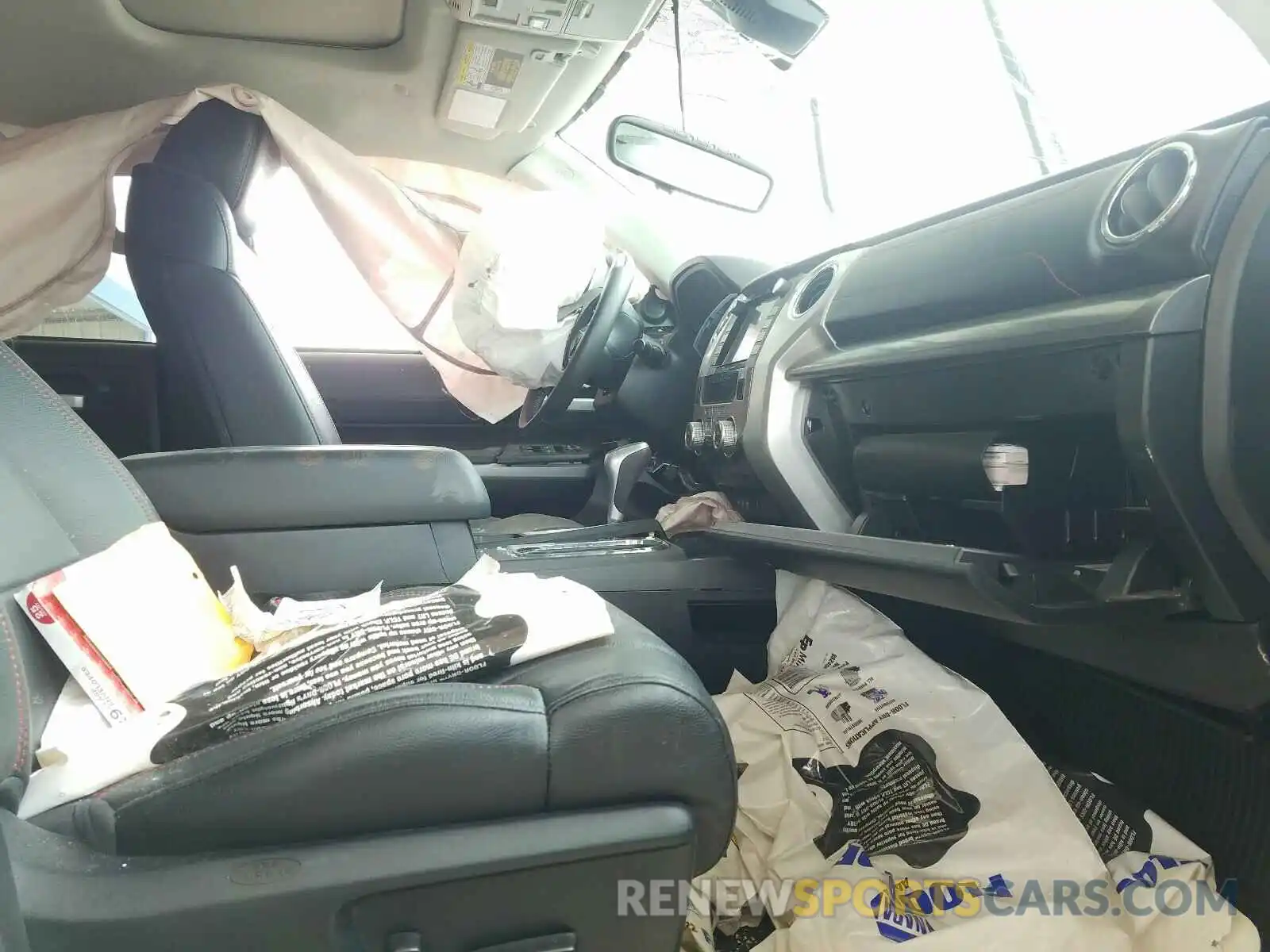 5 Photograph of a damaged car 5TFDY5F10LX904790 TOYOTA TUNDRA 2020