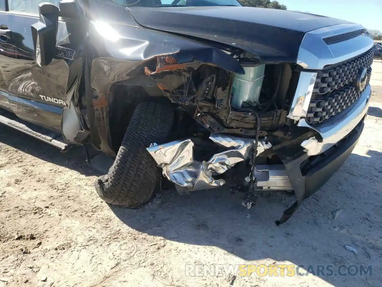 9 Photograph of a damaged car 5TFDY5F10LX912176 TOYOTA TUNDRA 2020