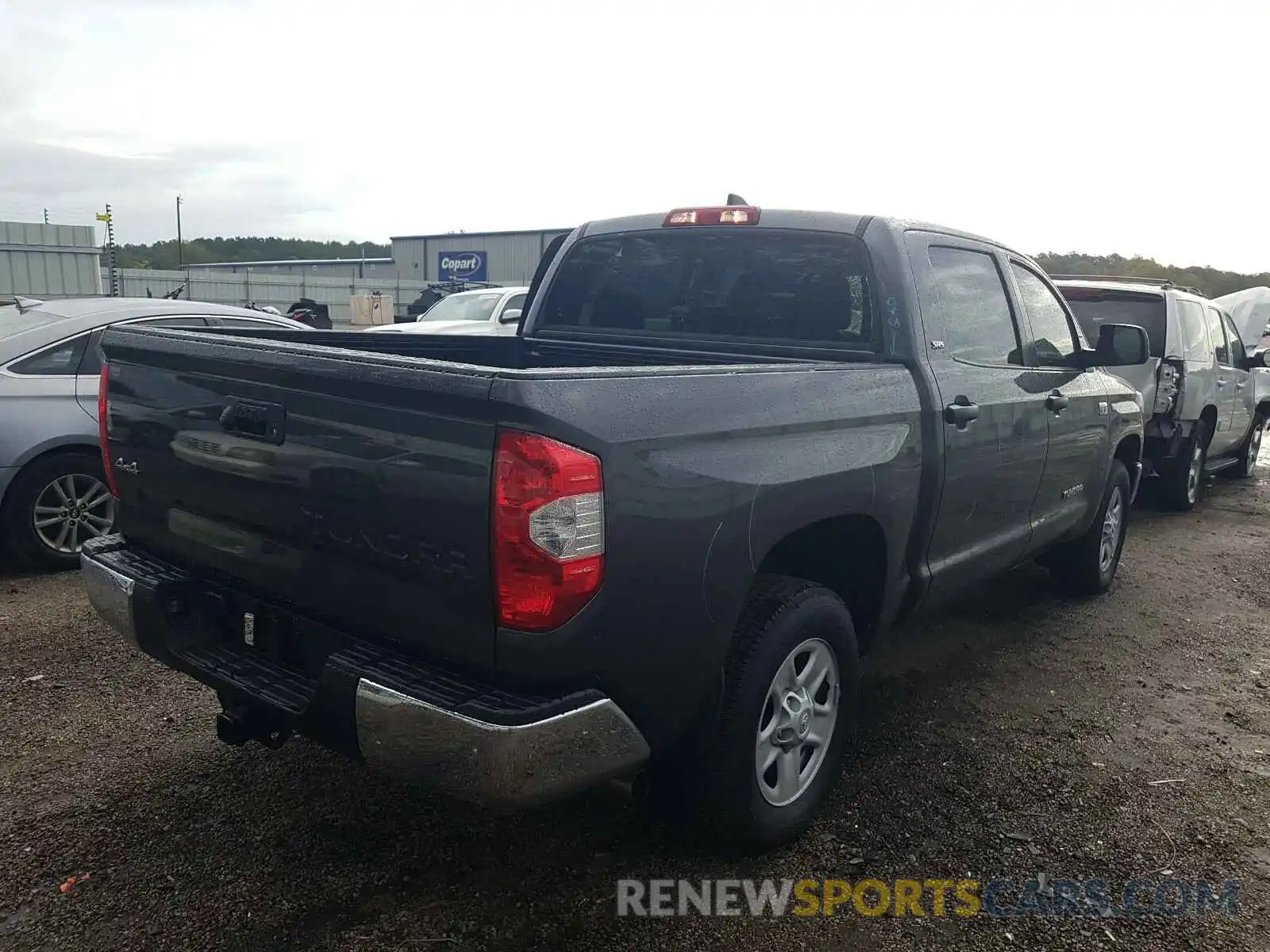 4 Photograph of a damaged car 5TFDY5F10LX913831 TOYOTA TUNDRA 2020