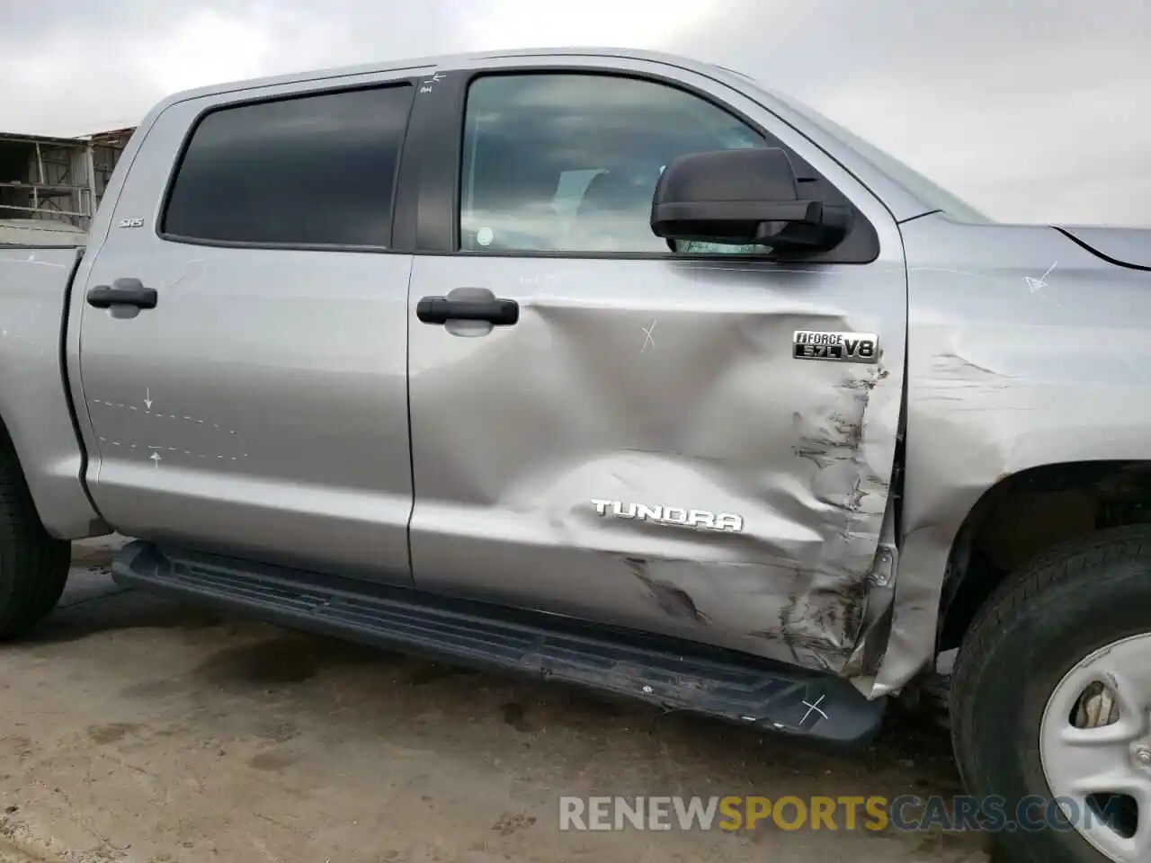 9 Photograph of a damaged car 5TFDY5F10LX926501 TOYOTA TUNDRA 2020