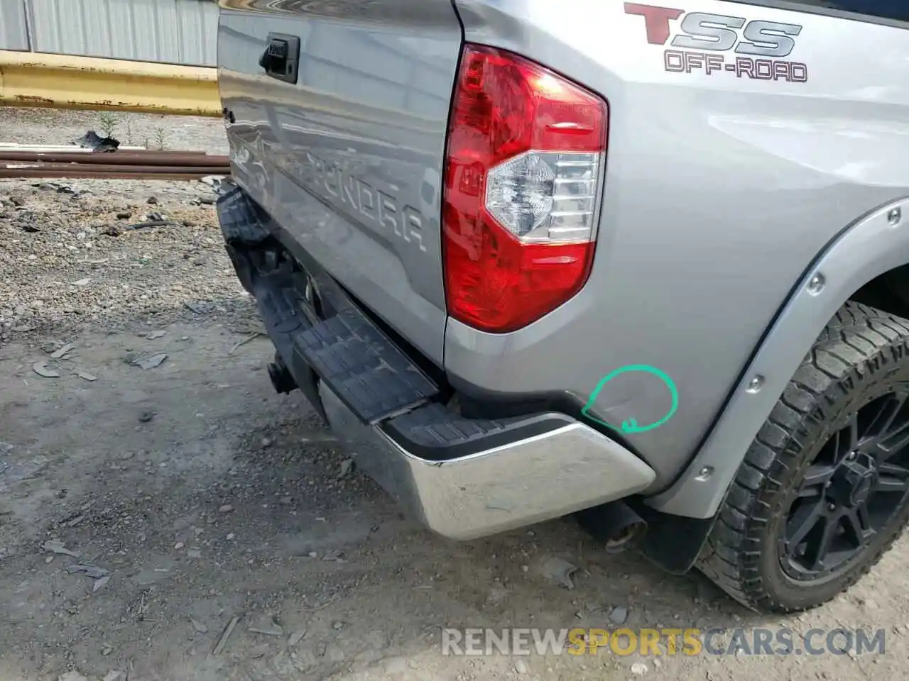 9 Photograph of a damaged car 5TFDY5F10LX944173 TOYOTA TUNDRA 2020