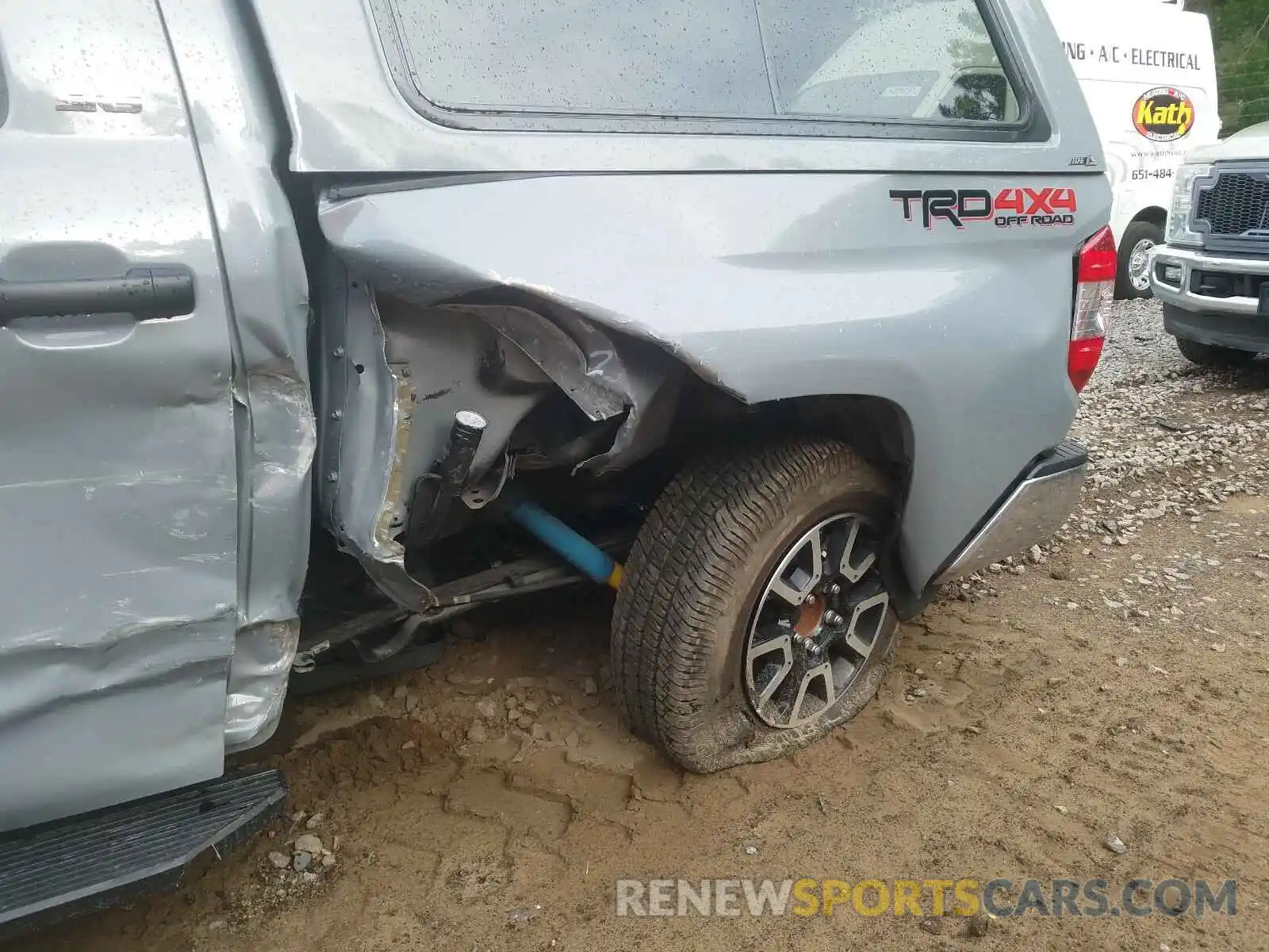 9 Photograph of a damaged car 5TFDY5F10LX946151 TOYOTA TUNDRA 2020