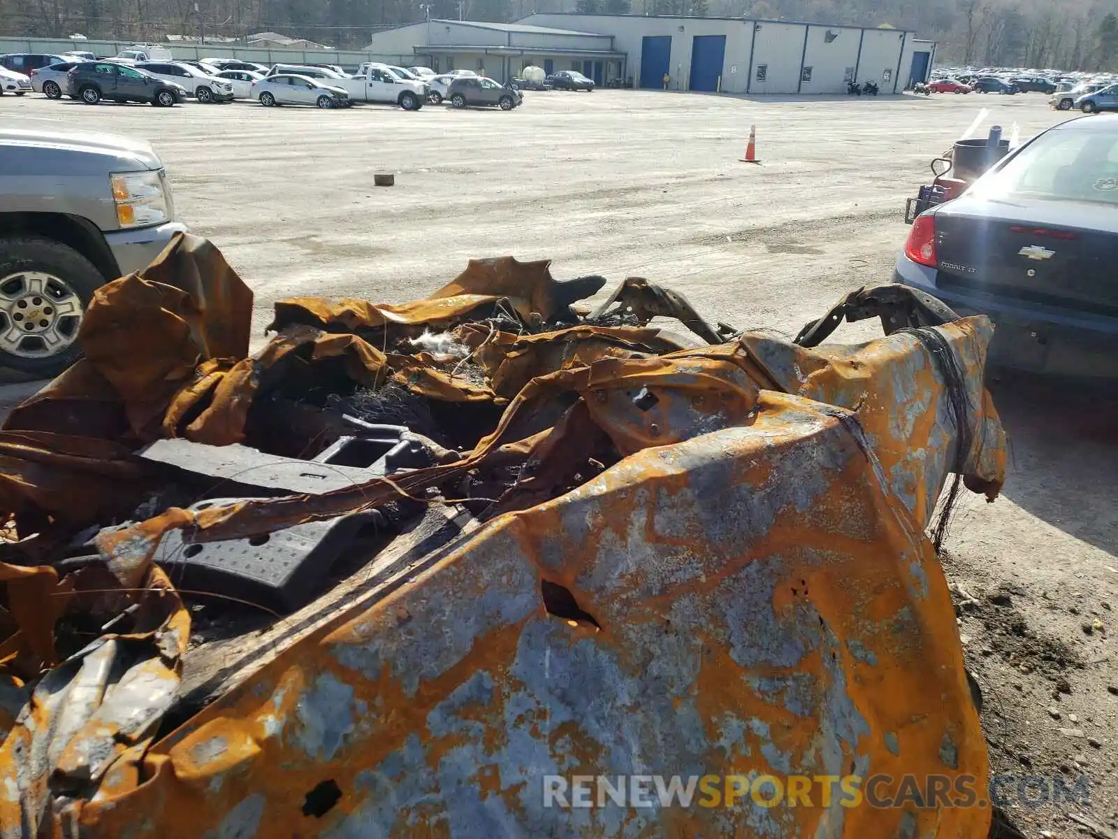 10 Photograph of a damaged car 5TFDY5F11LX916057 TOYOTA TUNDRA 2020