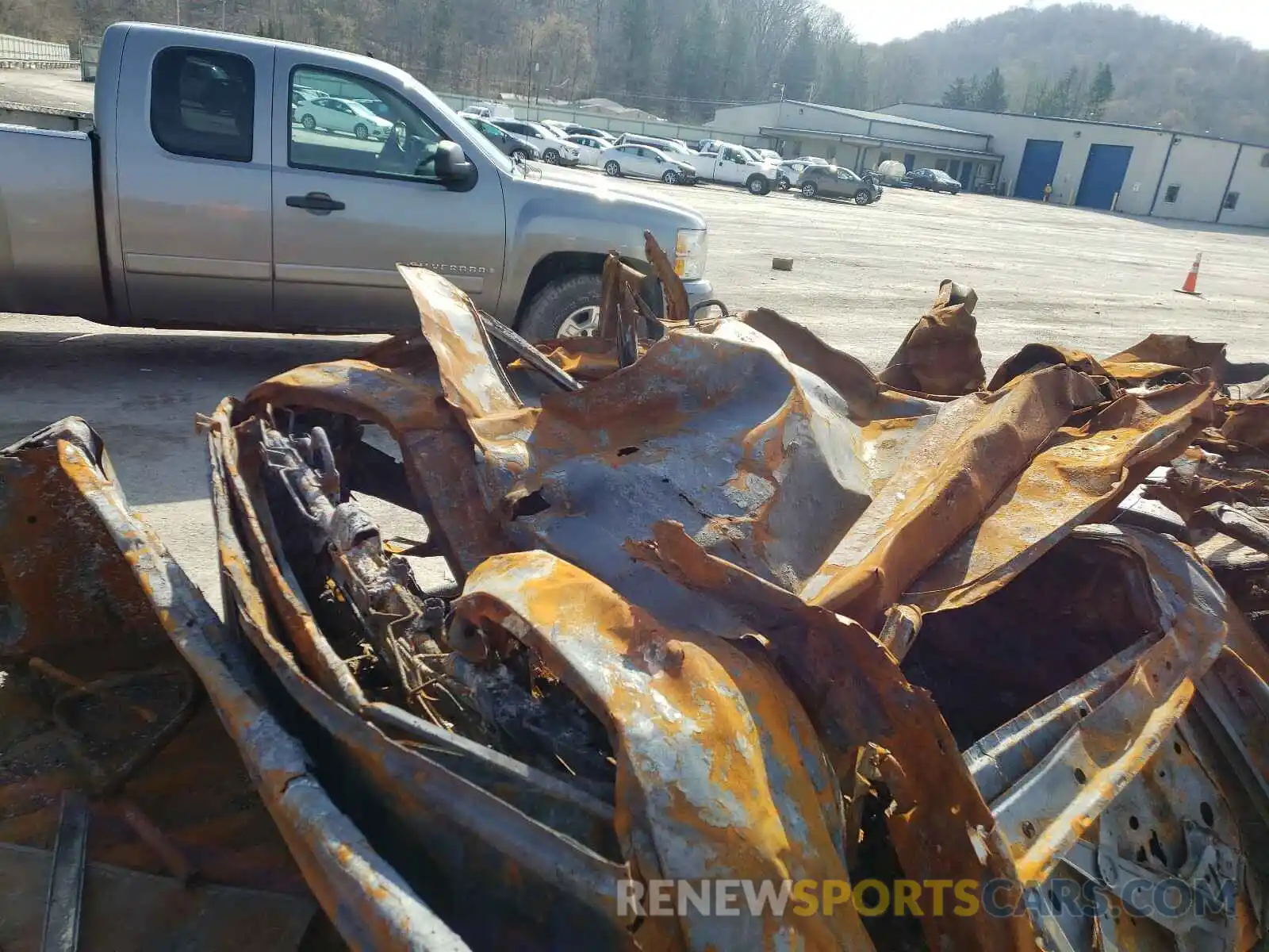 6 Photograph of a damaged car 5TFDY5F11LX916057 TOYOTA TUNDRA 2020