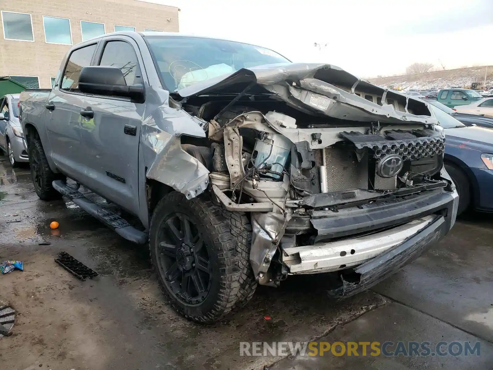 1 Photograph of a damaged car 5TFDY5F11LX919413 TOYOTA TUNDRA 2020