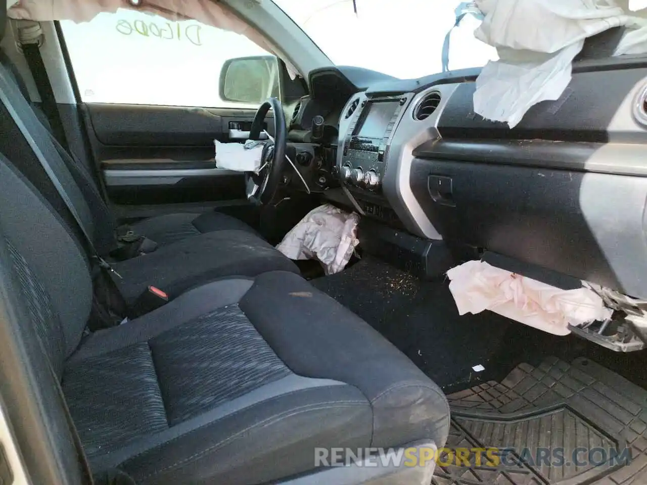 5 Photograph of a damaged car 5TFDY5F12LX896868 TOYOTA TUNDRA 2020